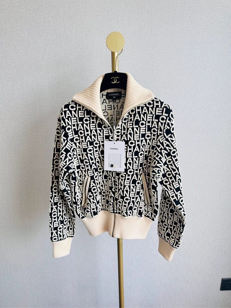 Chanel Chanel 19AW Letter Embossed Knit Jacket - dmc Size US S / EU 44-46 / 1 - 1 Thumbnail