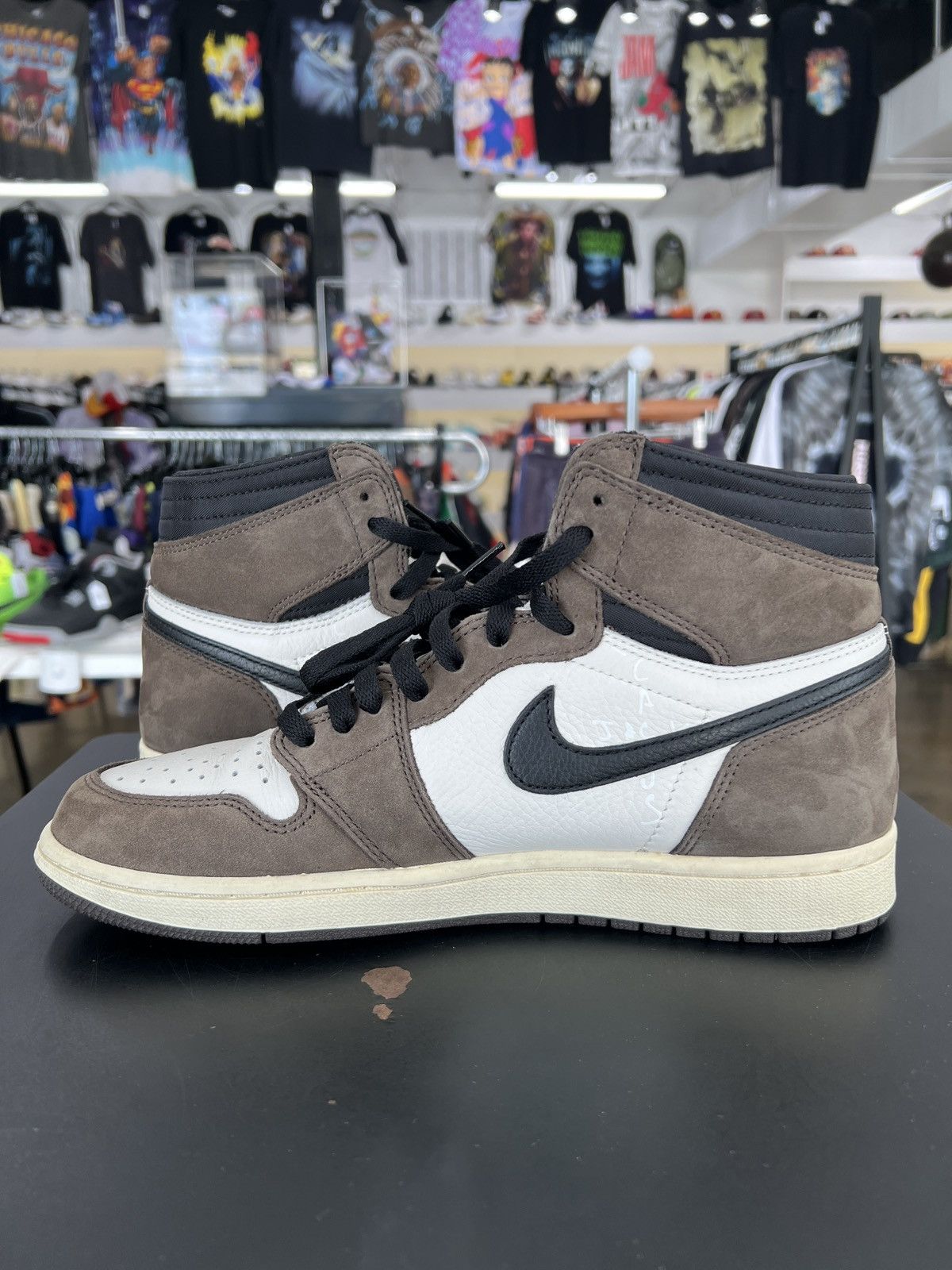 Jordan Brand × Travis Scott Air Jordan 1 High Travis Scott Mocha Sz. 9.5 (2019) Size US 9 / EU 42 - 3 Thumbnail