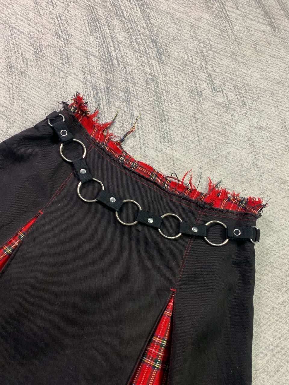 14th Addiction × Le Grande Bleu (L.G.B.) Punk Style Tartan Red Black Pleated Skirt Size 26" / US 2 / IT 38 - 2 Thumbnail