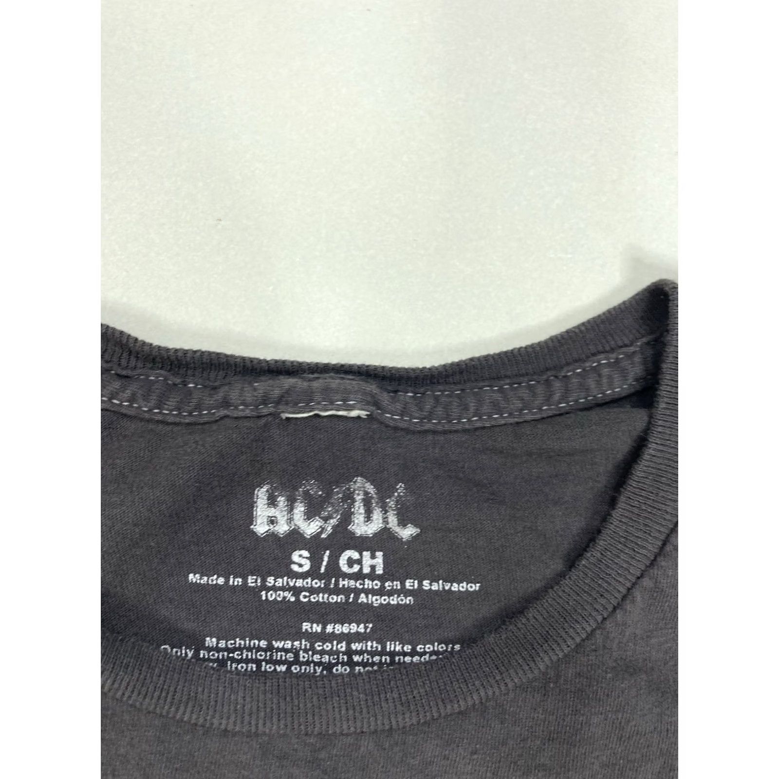 Vintage VINTAGE ACDC Logo Crop Graphic T-shirt Women Small Black Short Sleeve Music Size S / US 4 / IT 40 - 5 Thumbnail