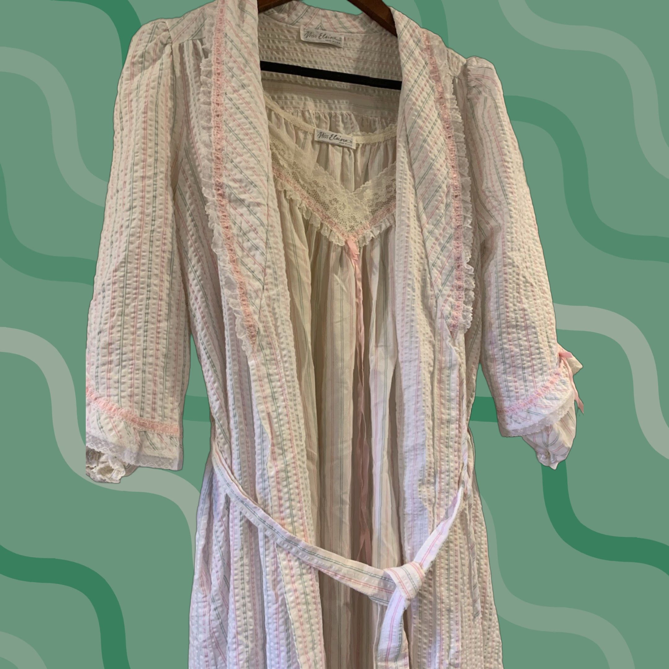 Vintage VINTAGE Miss Elaine Set Long Nightgown & Robe Size Small Pink 1960s Glamorous Womens Nightwear Shes? Size ONE SIZE - 1 Thumbnail