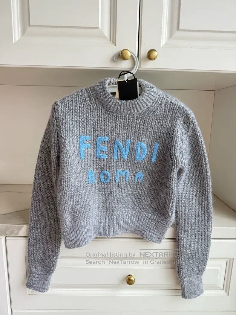 Fendi Fendi Gray Logo Sweater Size XS / US 0-2 / IT 36-38 - 1 Thumbnail