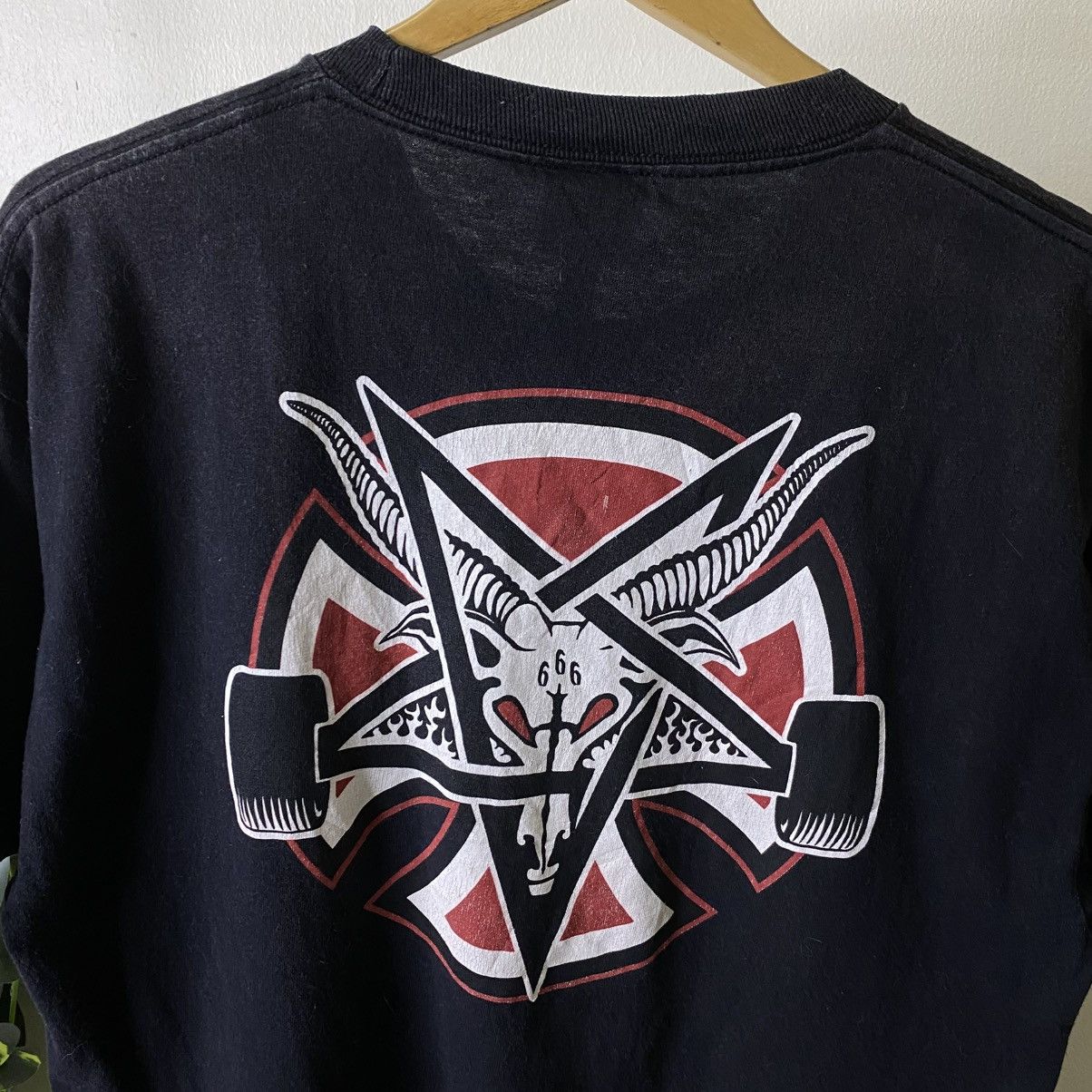 Independent Truck Co. Y2K Independent x Thrasher Satanic 666 Logo Skater T Shirt Size US L / EU 52-54 / 3 - 2 Thumbnail