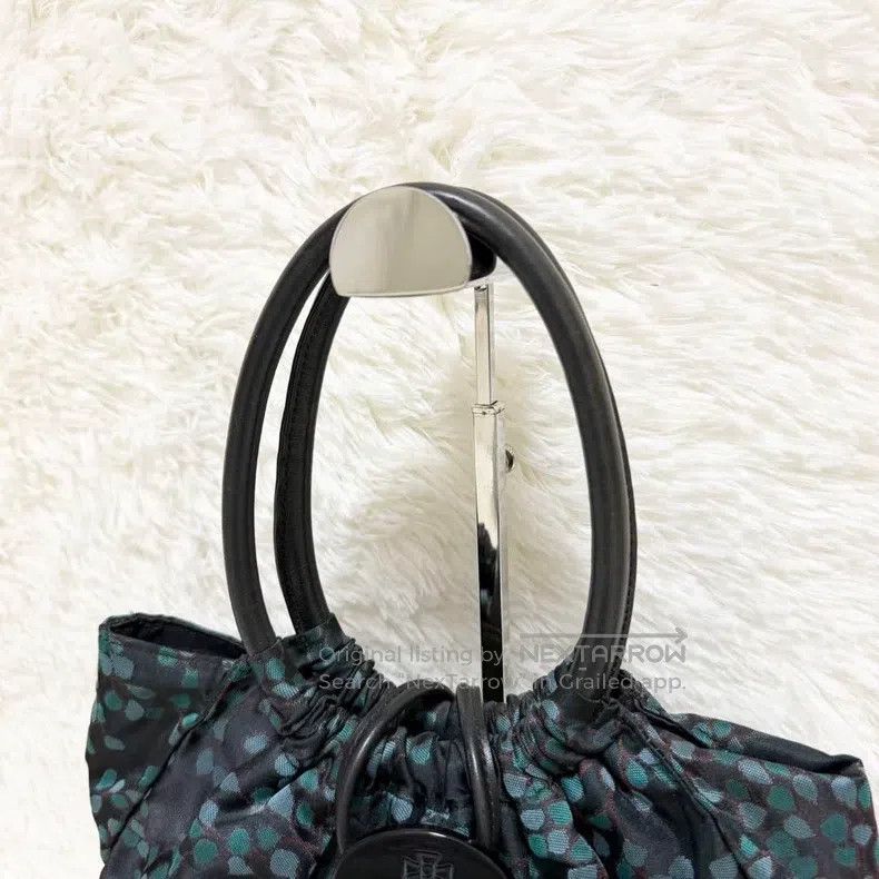 Vivienne Westwood Vivienne Westwood size os Large Orb Buttons Wind Style Bask Size ONE SIZE - 4 Thumbnail