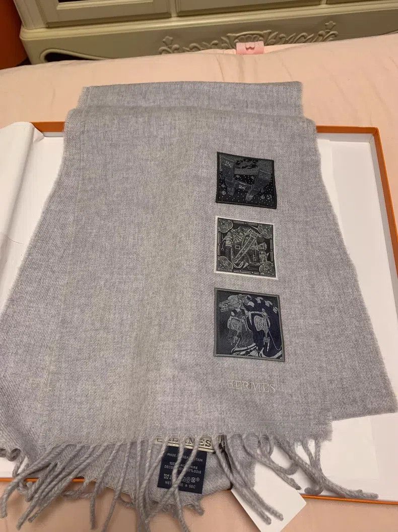 Hermes Hermes Scarf, cashmere, mulberry silk Size ONE SIZE - 1 Thumbnail
