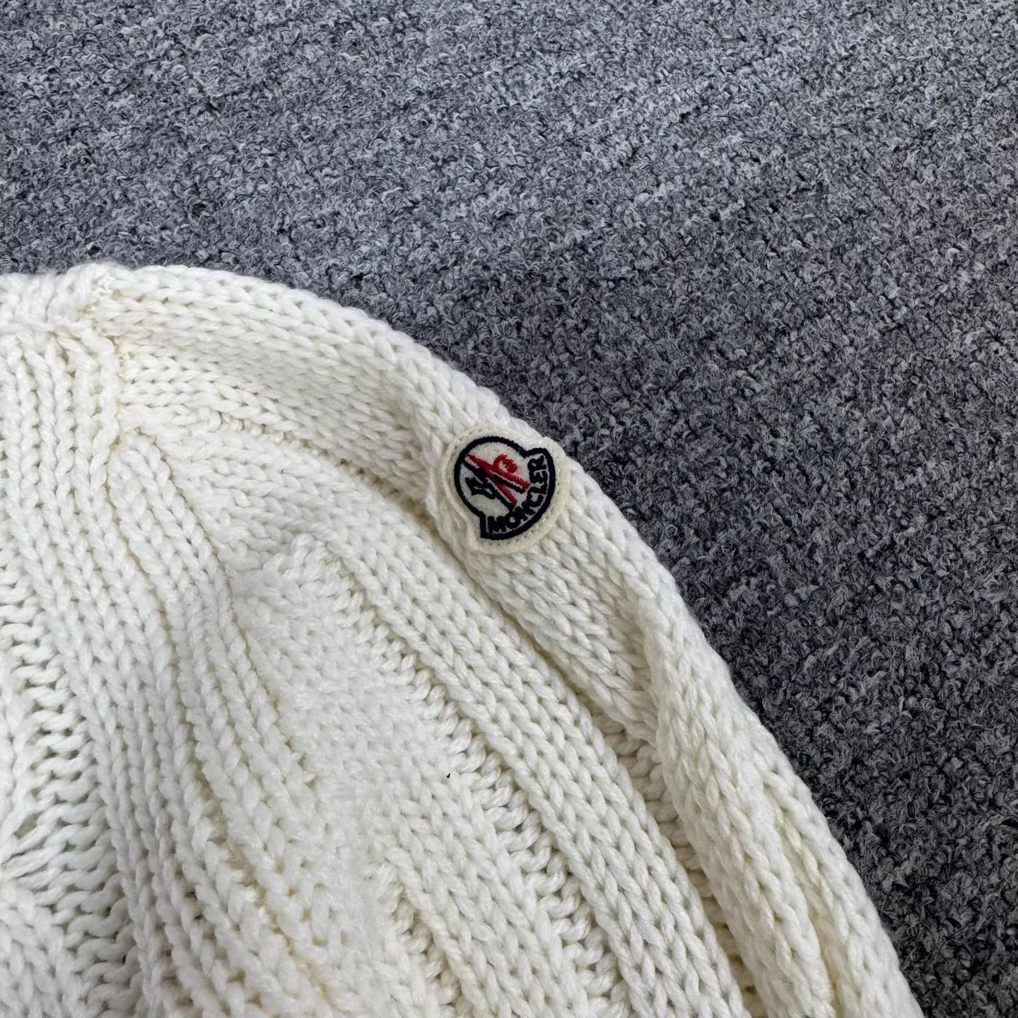 Moncler Moncler Cirocollo Logo Badge Intarsia Knit Top XS Size US XS / EU 42 / 0 - 5 Thumbnail