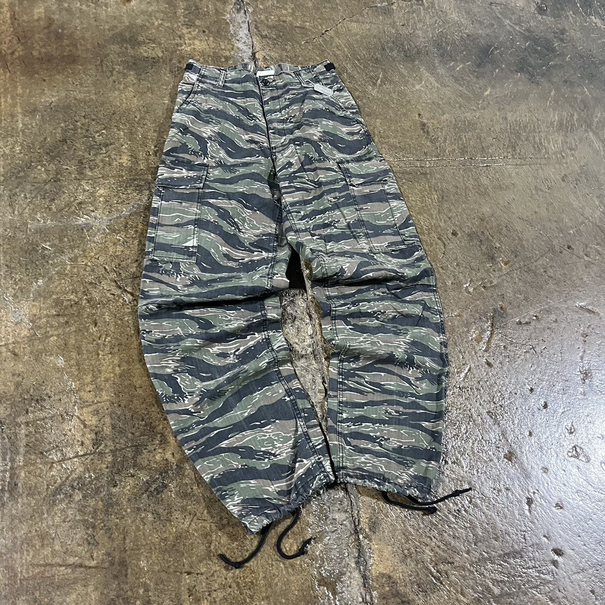 Vintage Crazy Y2K Military Camo Baggy Cargo Pants Essential Skater Size US 29 - 6 Thumbnail