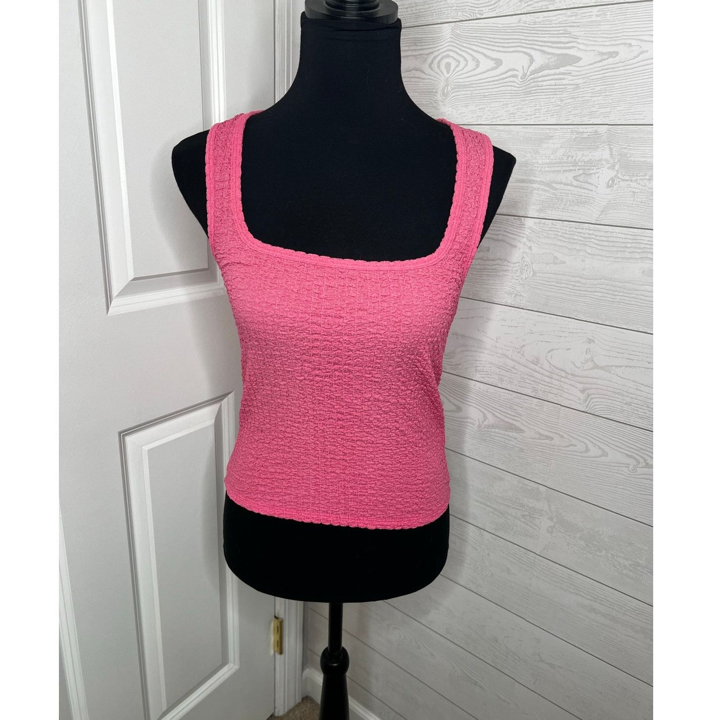 Old Navy Old Navy Pink Textured Square Neck Tank Top - Size Small Size S / US 4 / IT 40 - 1 Thumbnail