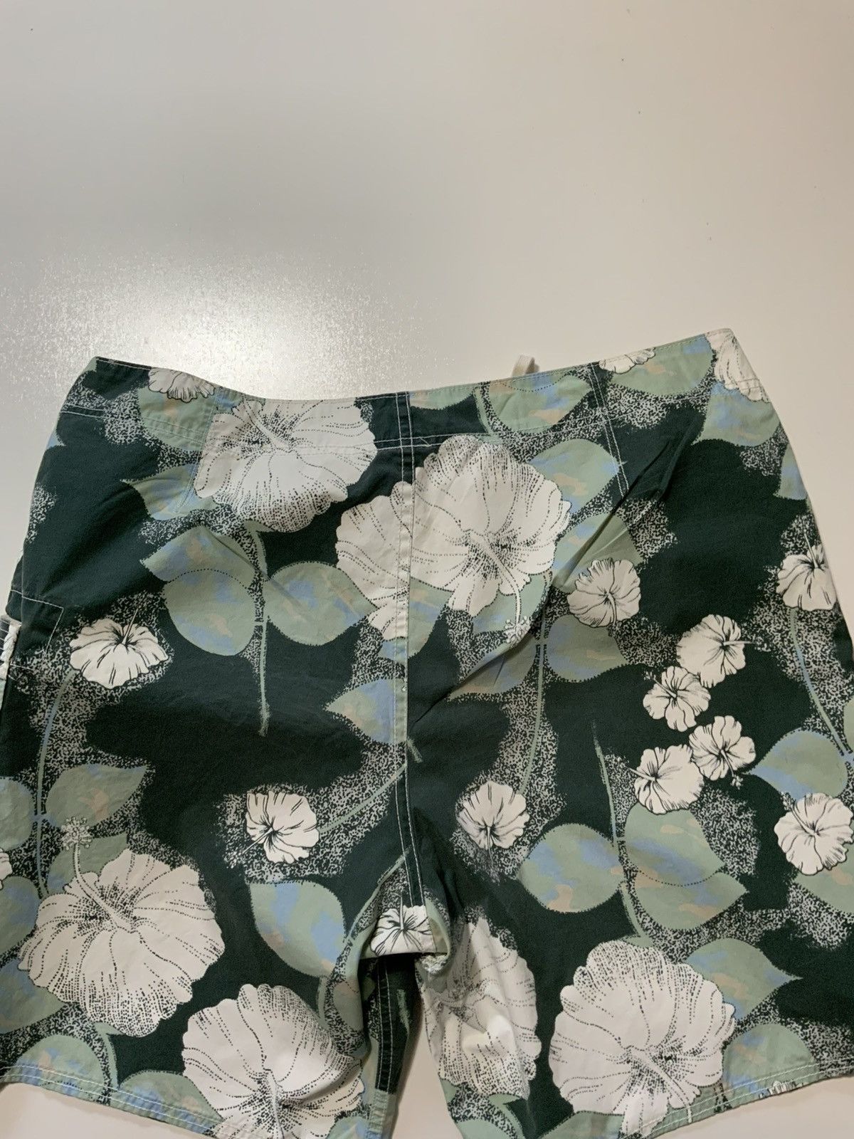 Ever Ever Handcrafted USA Hawaiian Hibiscus Flower Board Shorts Size US 38 / EU 54 - 11 Thumbnail