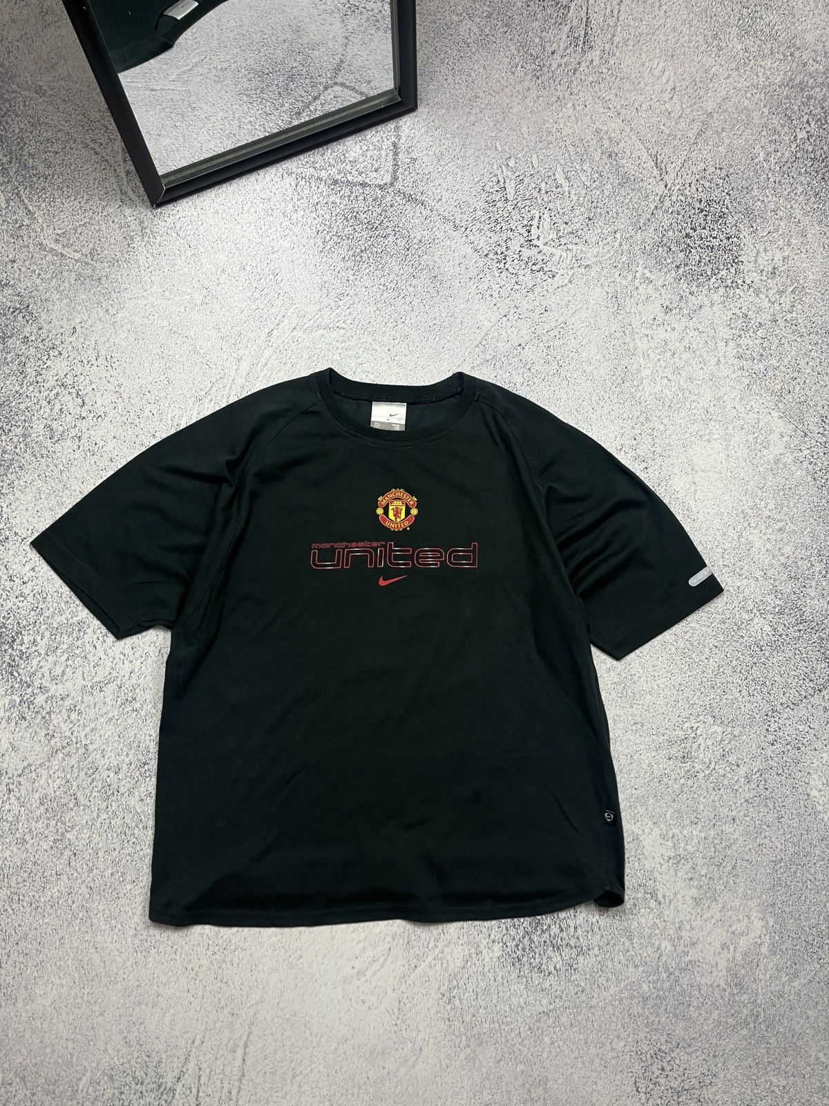 Nike Vintage Y2K Nike Manchester United Center Swoosh Tshirt Size US M / EU 48-50 / 2 - 1 Thumbnail