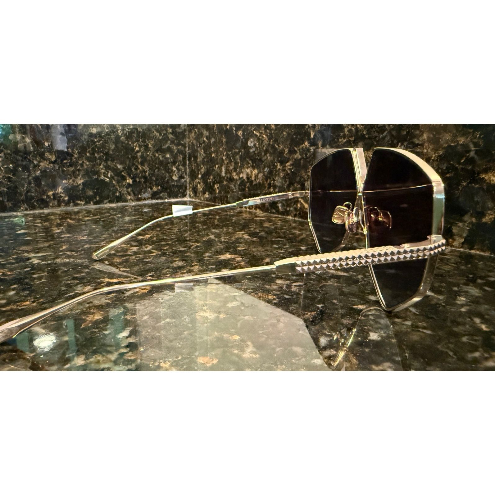 Valentino Valentino Garavani Rockstud Sunglasses . Size ONE SIZE - 6 Thumbnail