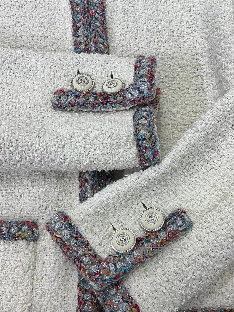 Chanel Chanel White tweed rolled-edged two-pocket jacket Size XS / US 0-2 / IT 36-38 - 2 Thumbnail