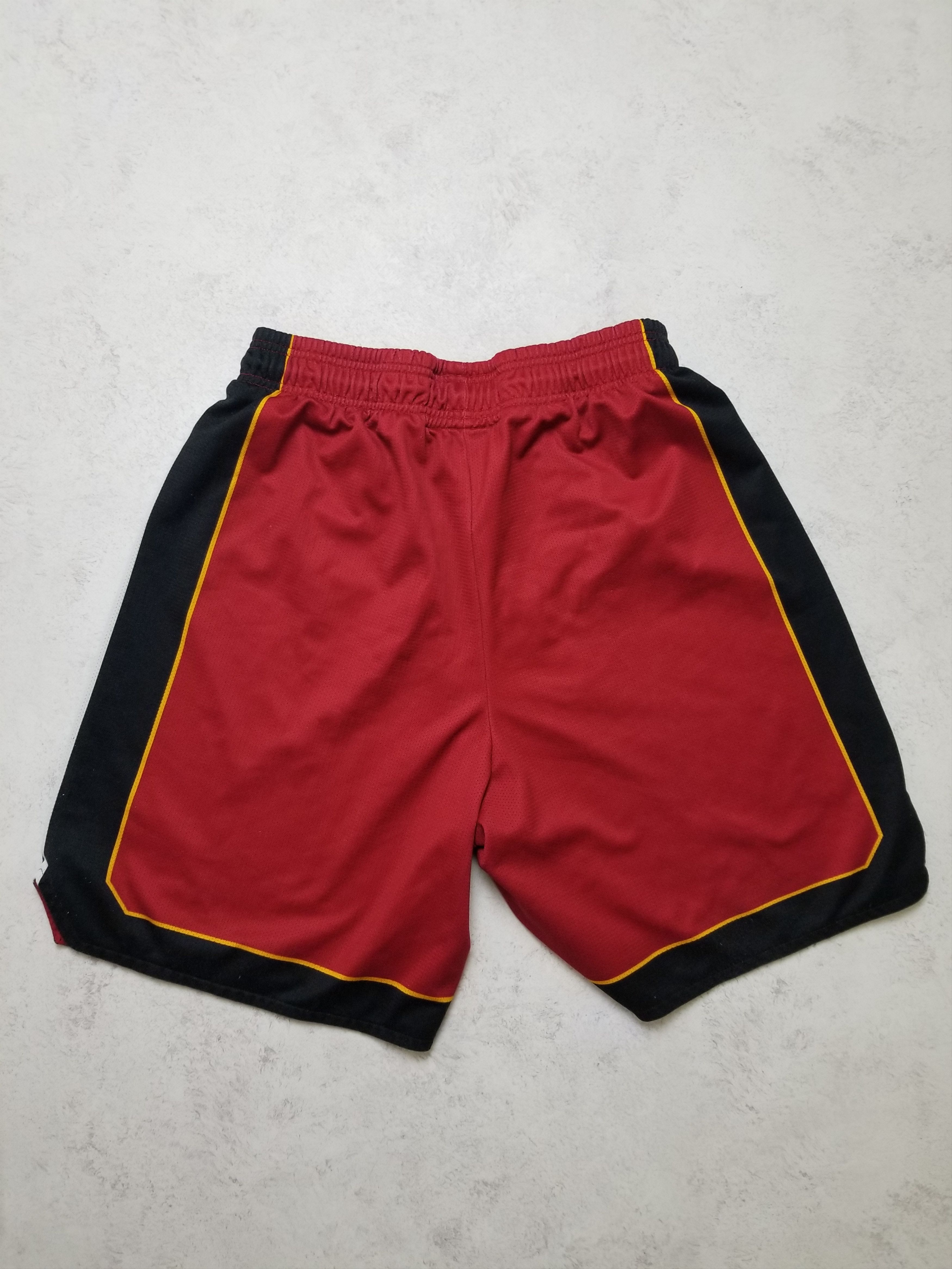 Champion Vintage Champion Miami Heat NBA Basketball Shorts Size M Size US 32 / EU 48 - 2 Thumbnail