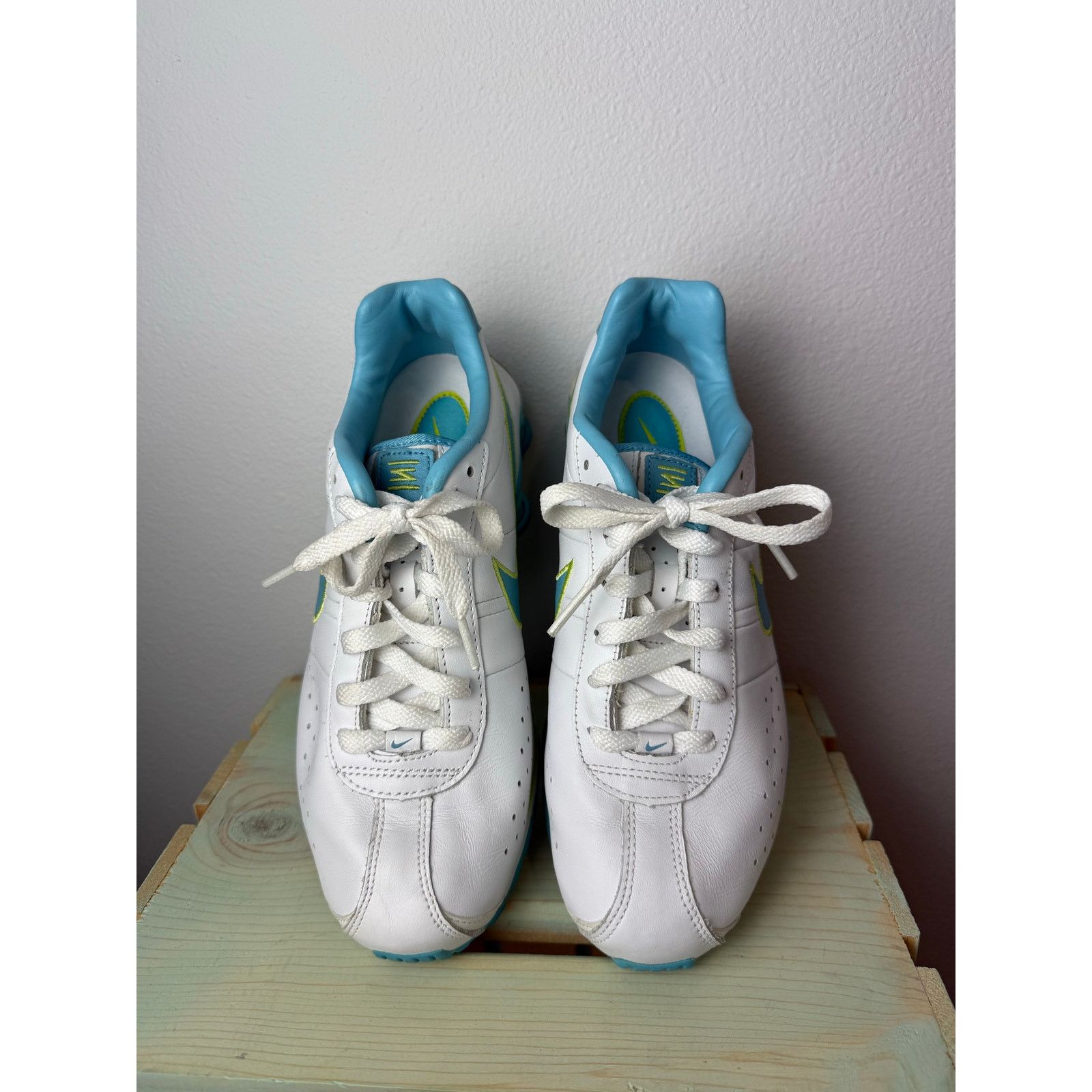 Nike Vintage Nike Shox Classic Running Shoe, Wht Leather/Blue 8.5 Size US 8.5 / IT 38.5 - 3 Thumbnail
