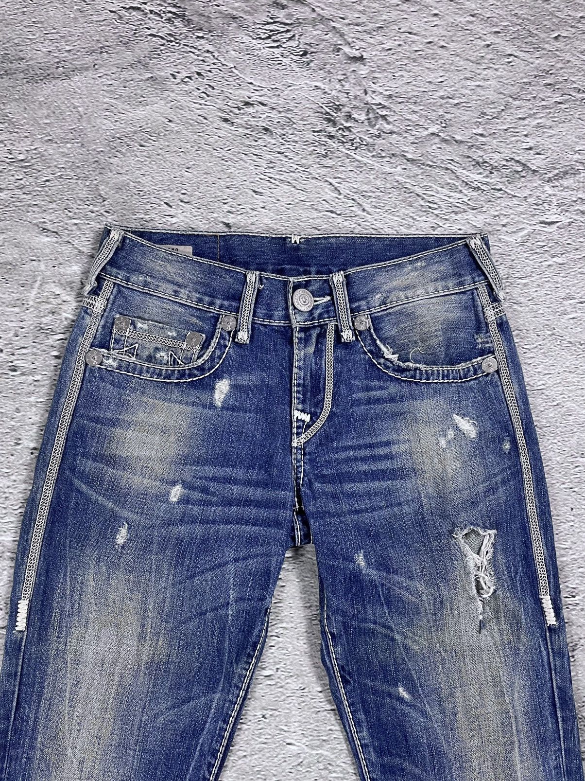 True Religion True Religion Geno blue jeans white stitching Size US 28 / EU 44 - 3 Thumbnail