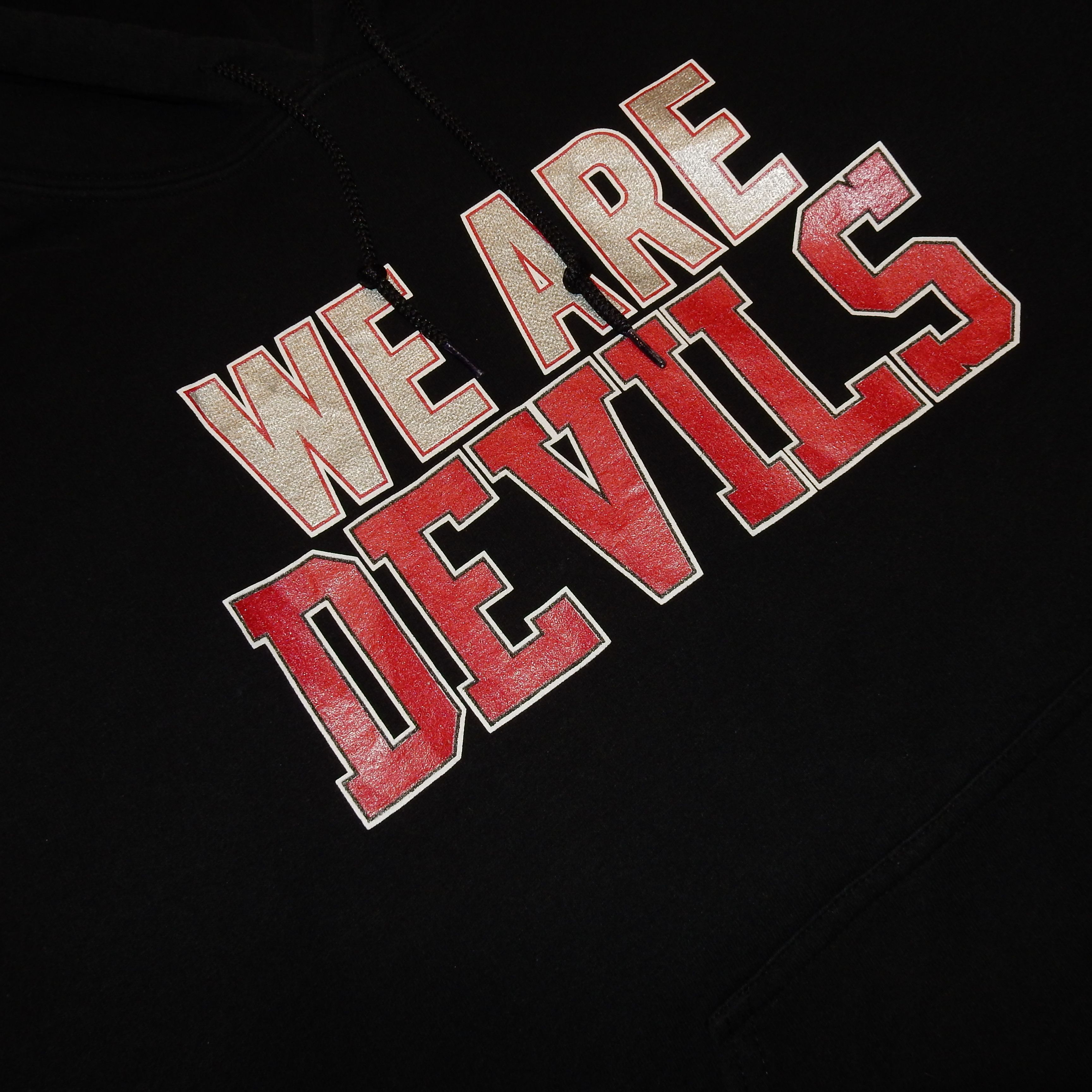 Gildan × Vintage College opium Devils black hoodie - M Size US M / EU 48-50 / 2 - 2 Thumbnail