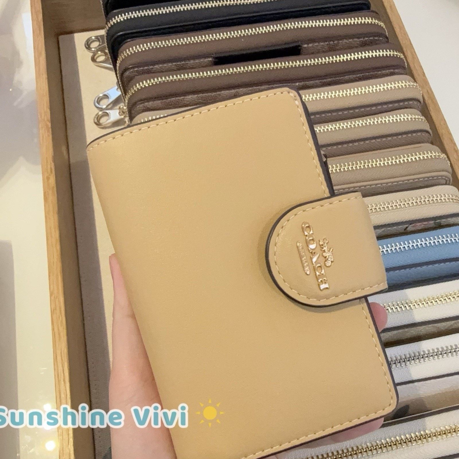 Coach NWT Coach Medium Corner Zip Wallet Leather CR791 Gold/Tan Size ONE SIZE - 1 Thumbnail