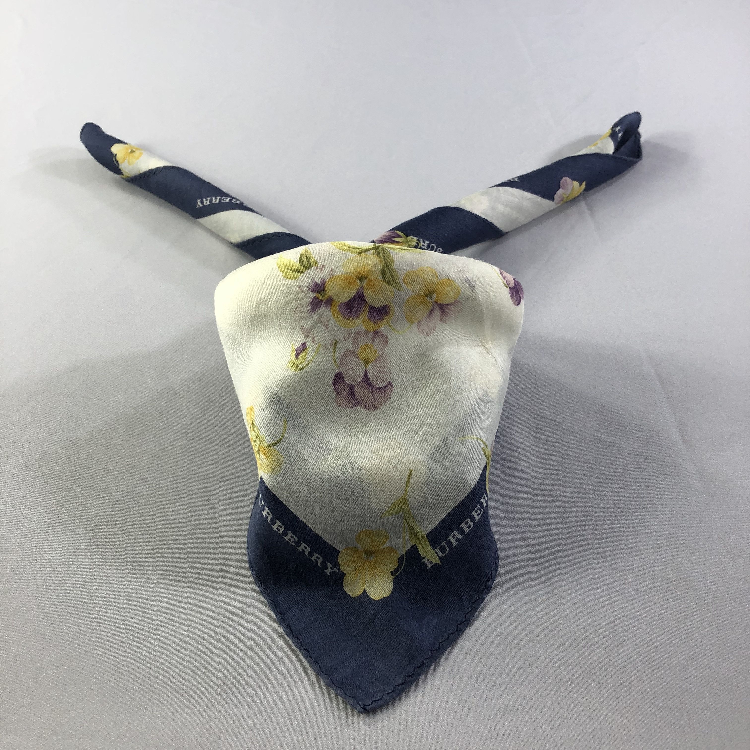 Burberry Burberry Floral Handkerchief Neckerchief Bandana H1567 Size ONE SIZE - 1 Thumbnail