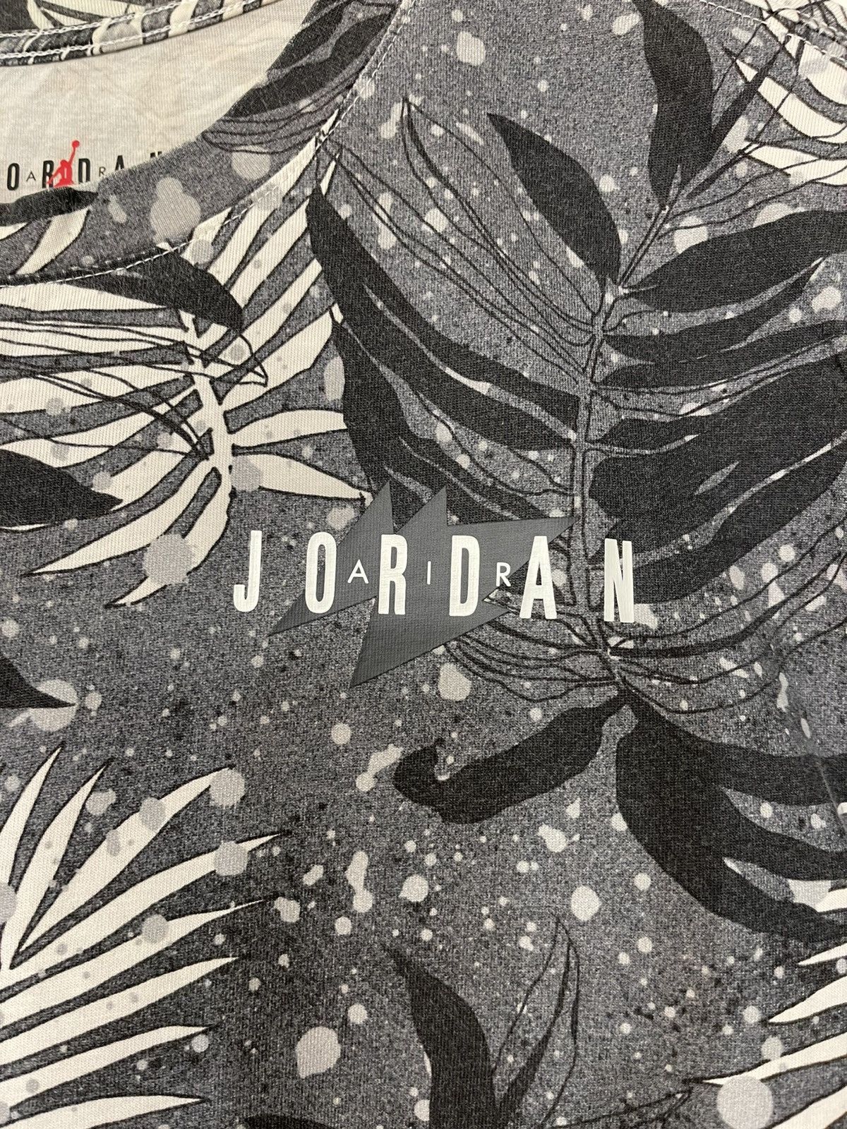 Jordan Brand Air Jordan Floral pattern T-Shirt Black/Grey/White sz Large Size US L / EU 52-54 / 3 - 3 Thumbnail