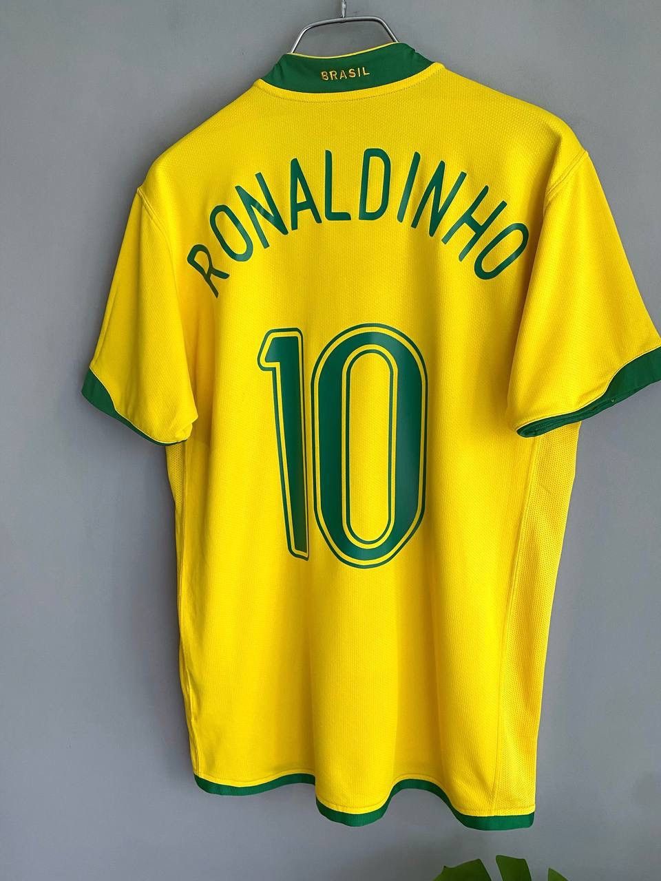 Nike Brazil National Team 2006 Soccer Jersey #10 RONALDINHO, M Size US M / EU 48-50 / 2 - 4 Thumbnail