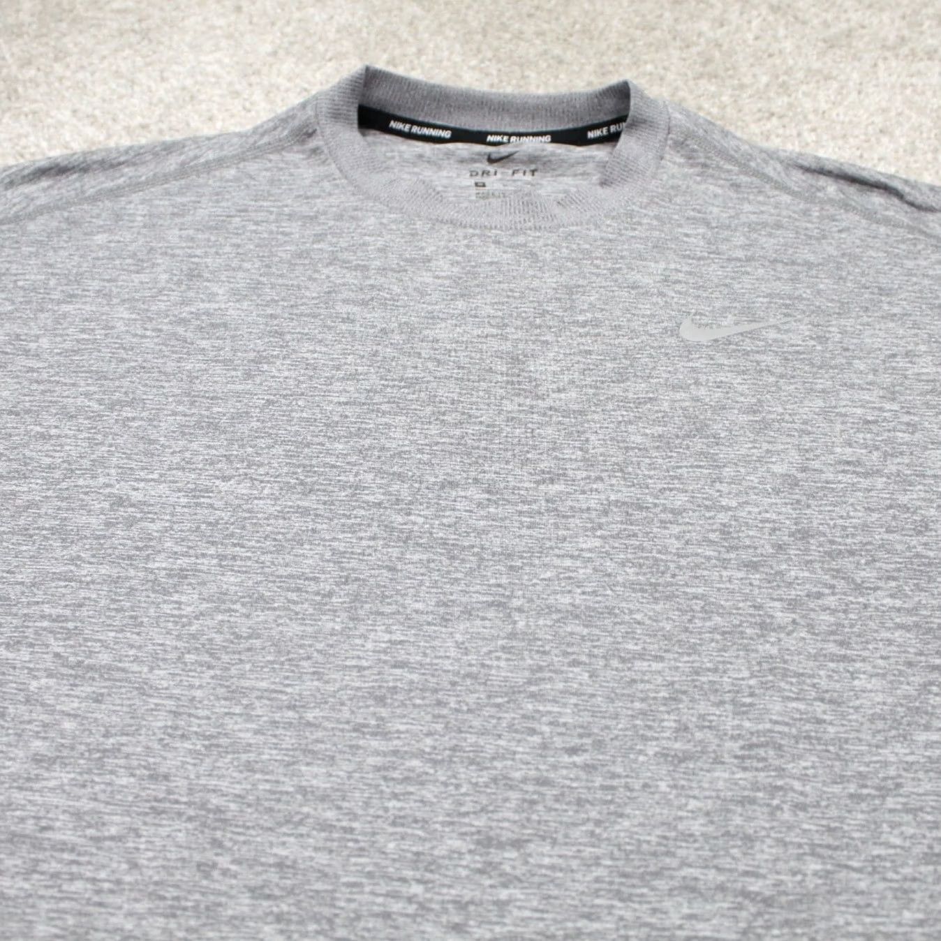 Nike Nike Essential Running Shirt Womens Medium Gray Polyester Spandex Long Sleeve Pullover L/S Dri-Fit Size M / US 6-8 / IT 42-44 - 4 Thumbnail