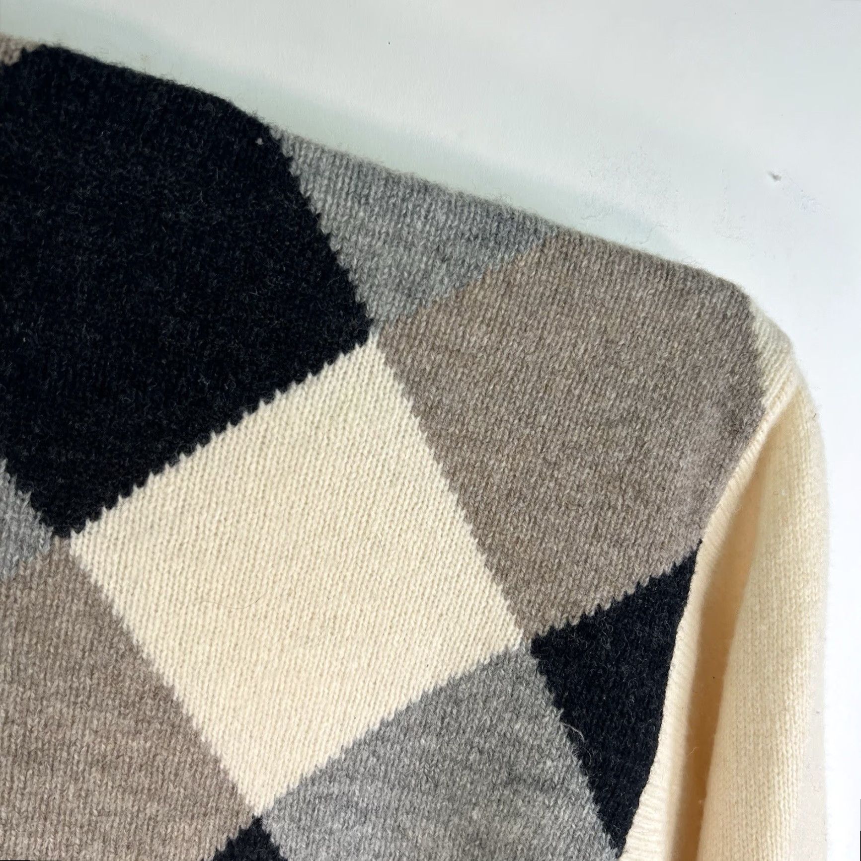 Vintage John Ashford Argyle Sweater Men’s Pullover Size L Ivory Wool V-Neck Long Sleeve Classic Casual Size US L / EU 52-54 / 3 - 2 Thumbnail