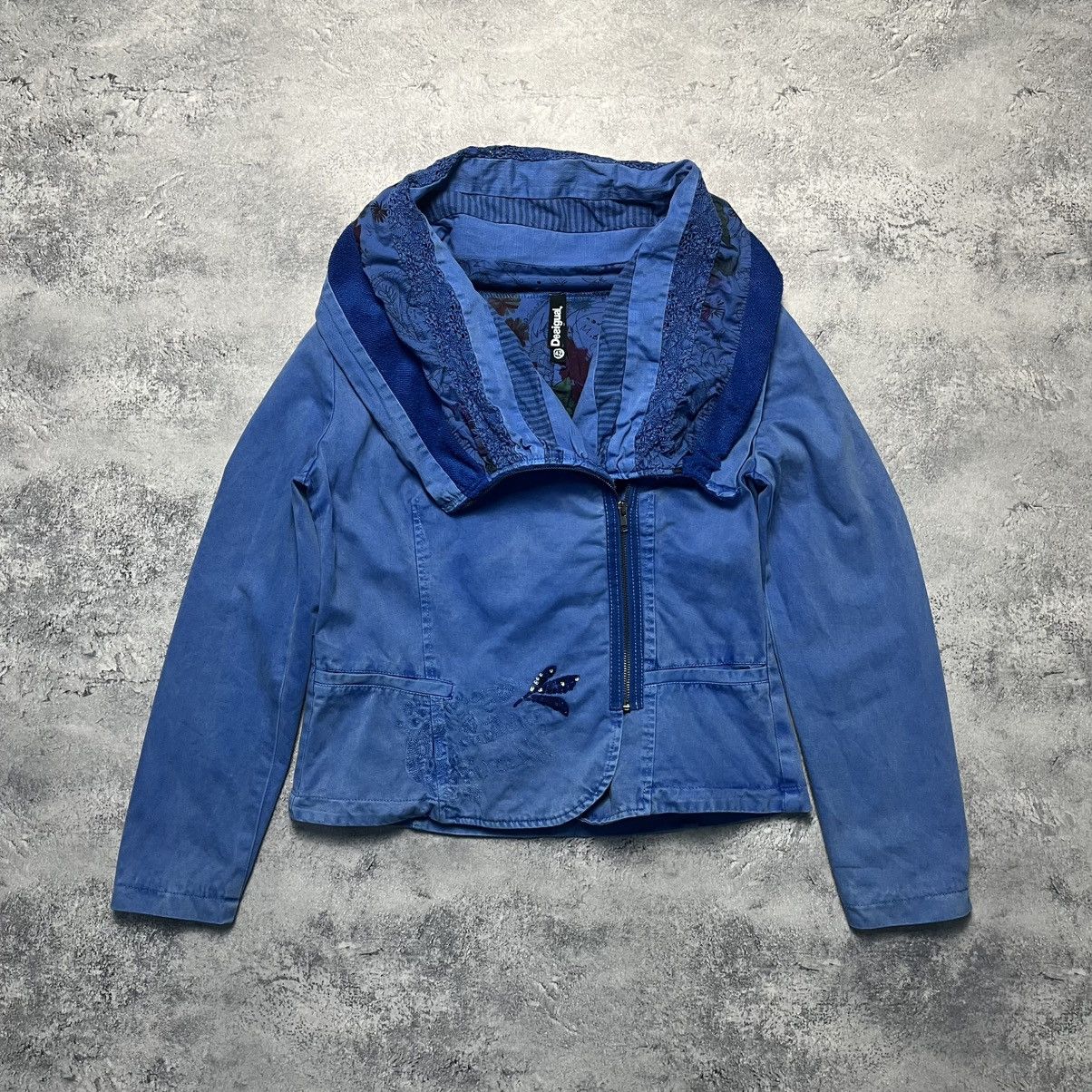 Desigual × Japanese Brand × Vintage Desigual Cropped Art Blue Jacket Avant-Garde Luxury Size M / US 6-8 / IT 42-44 - 1 Thumbnail