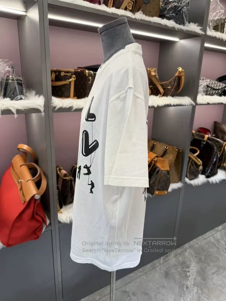 Louis Vuitton Louis Vuitton Paratrooper large logo white short sleeve T- Size US XL / EU 56 / 4 - 6 Thumbnail