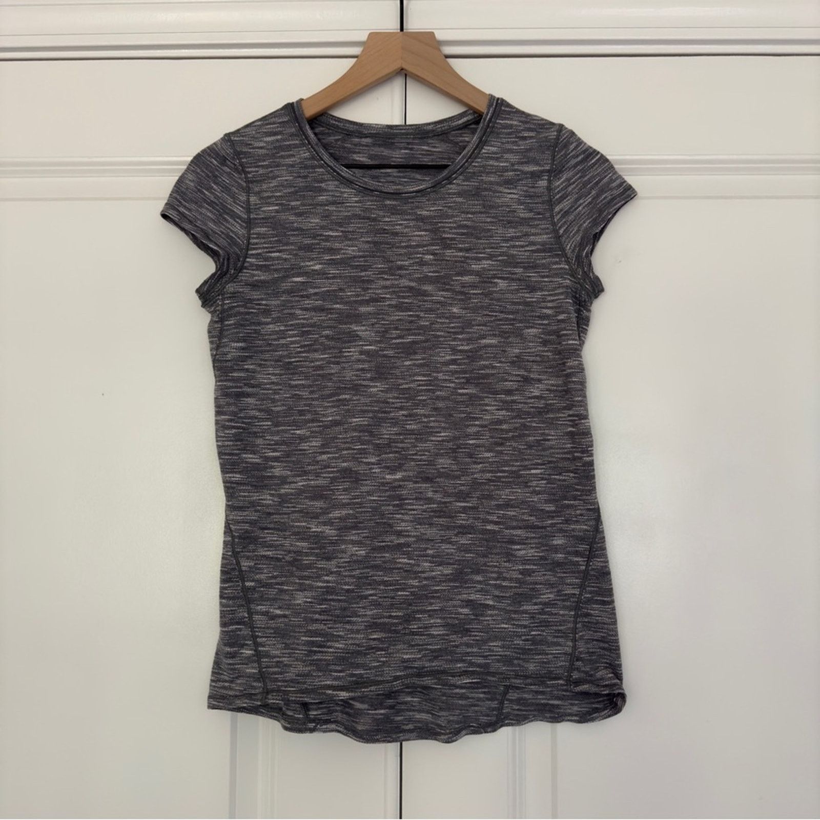 Lululemon Lululemon Another Mile Short Sleeve gray white training crew Size S / US 4 / IT 40 - 1 Thumbnail