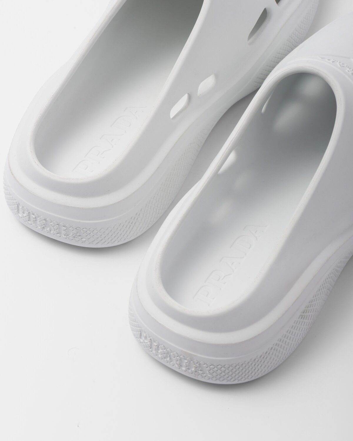 Prada o1B3y1r0226 Foam Rubber Mules in White Size US 7 / IT 37 - 6 Thumbnail