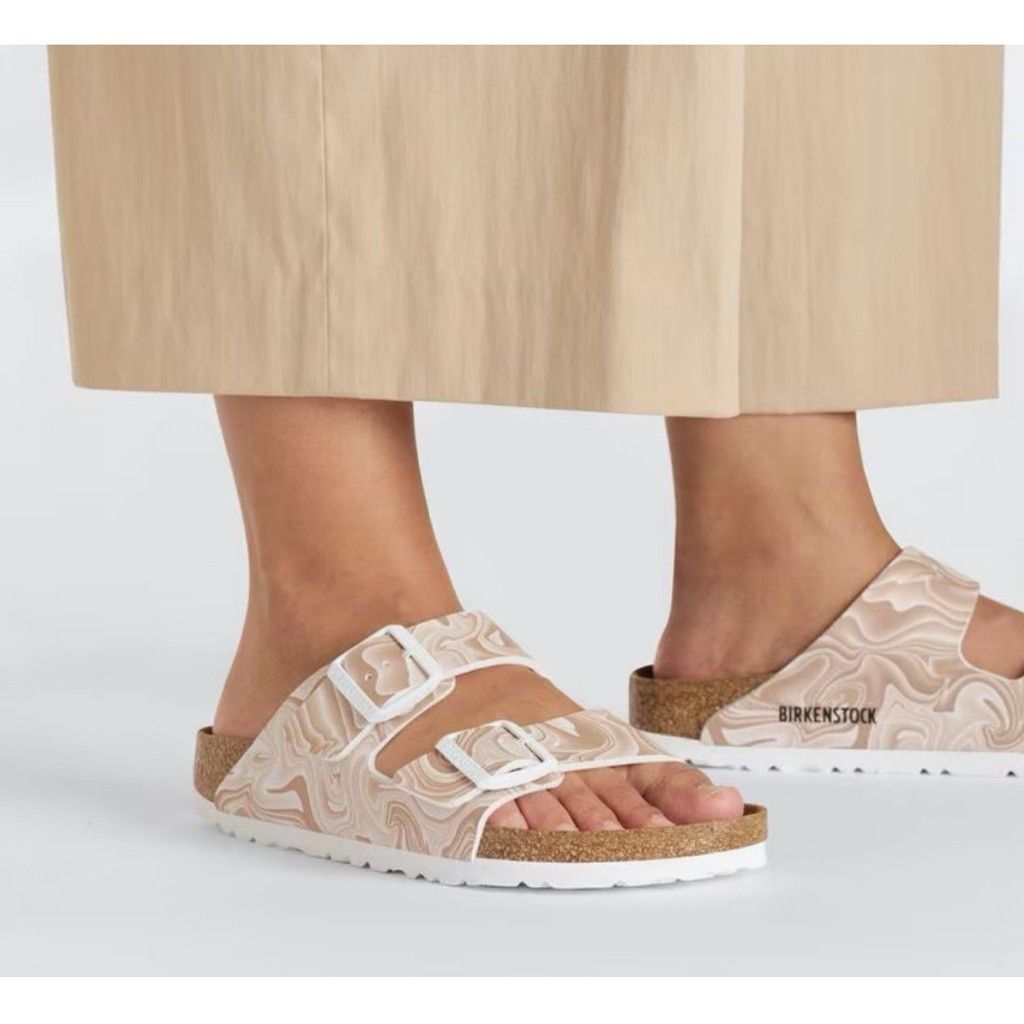 Birkenstock Birkenstock Arizona Marbled Birko-Flor Sandals Size 7 Beige Size US 7 / IT 37 - 4 Thumbnail