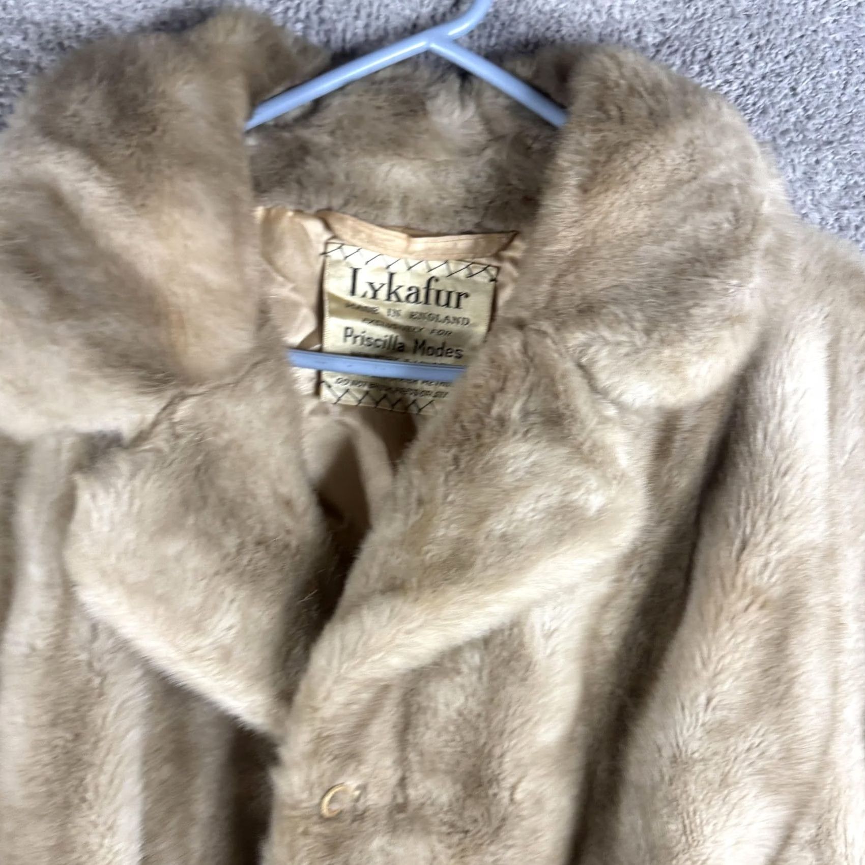 Vintage VINTAGE Lykafur Coat Womens Long Beige Fur Overcoat Lined England Large Hook & Eye Pockets Notched Collar Formal Womens Size L / US 10 / IT 46 - 6 Thumbnail