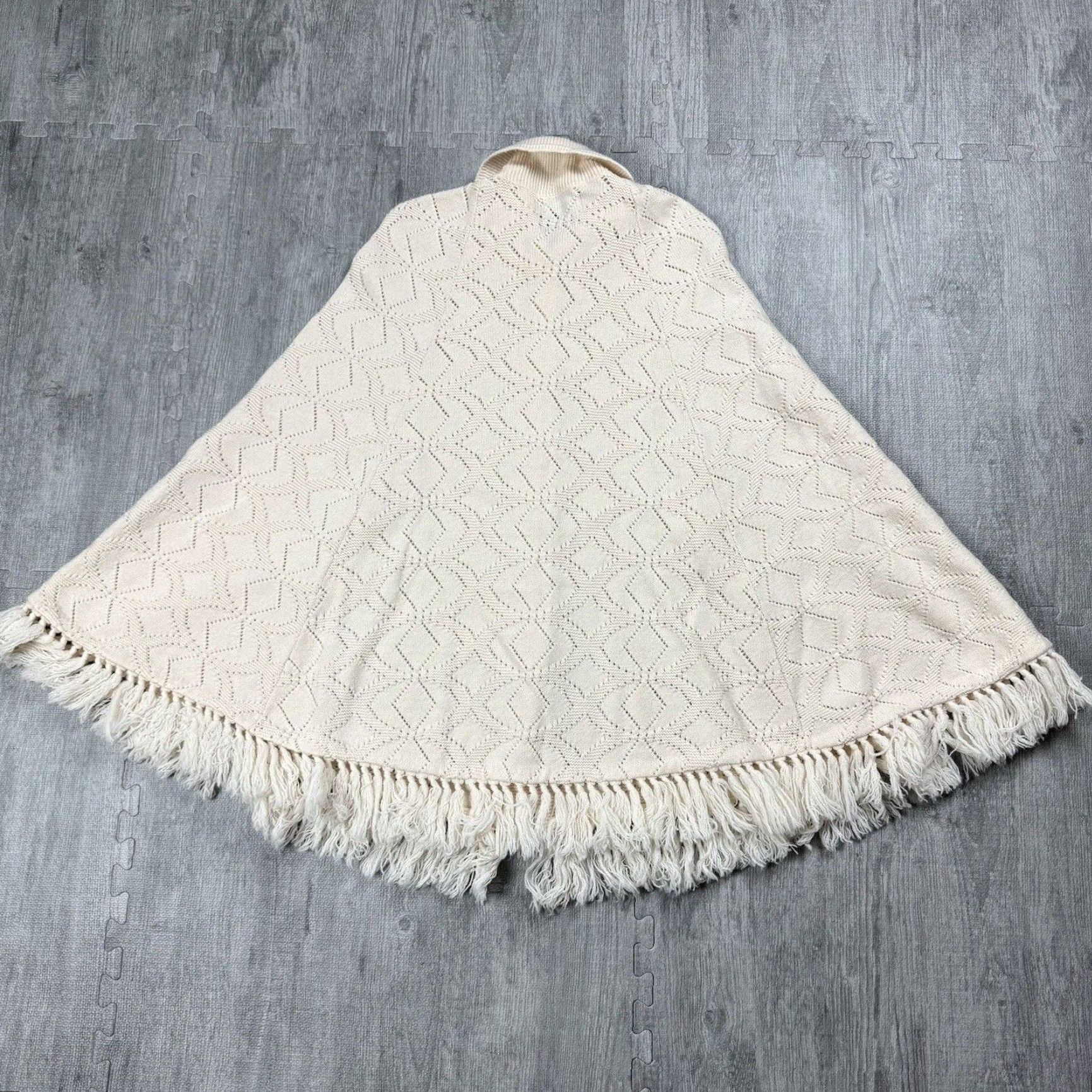 Vintage VINTAGE Cuddle Knit Boho Capes Womens One Size Ivory Geometric Knit Sweater Poncho Shawl 60s 70s Size ONE SIZE - 7 Thumbnail