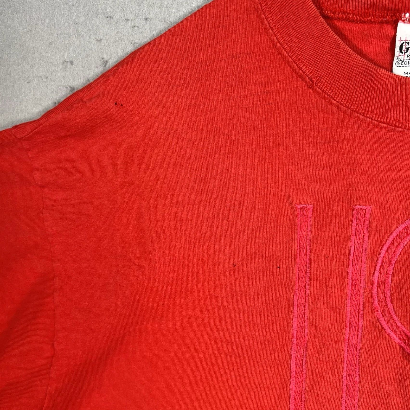 Guess VINTAGE 90s Guess Graphic Tee Adult One Size Red USA Made Mens Size US M / EU 48-50 / 2 - 5 Thumbnail