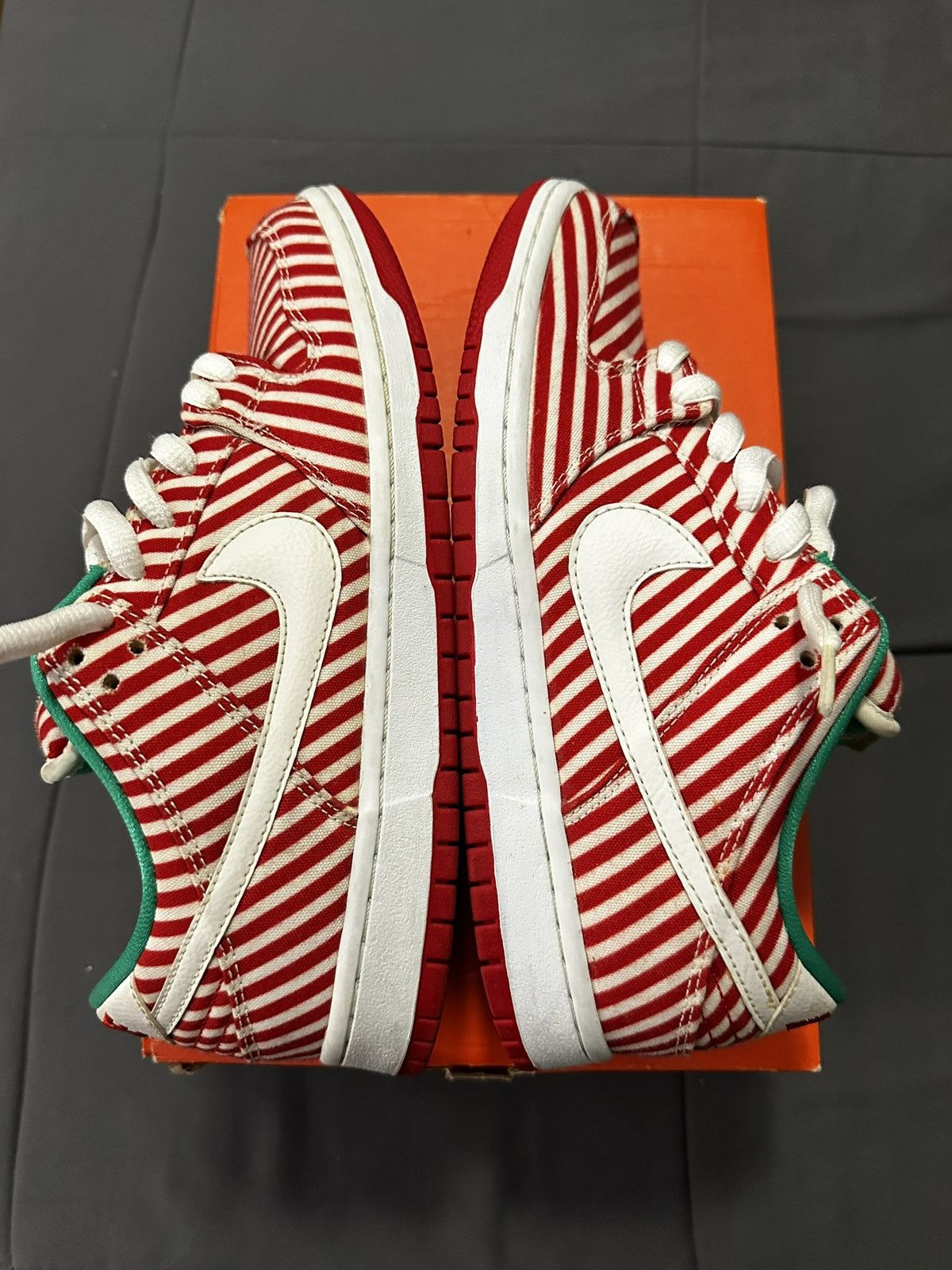 Nike SB Nike sb dunk low candy cane Size US 9 / EU 42 - 6 Thumbnail