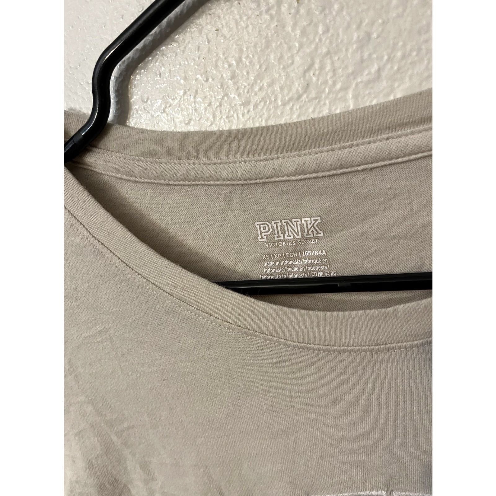 Victoria's Secret Victoria's Secret Pink Long Sleeve T-Shirt Women's XS Crewneck Beige Graphic Print Casual Size XS / US 0-2 / IT 36-38 - 2 Thumbnail