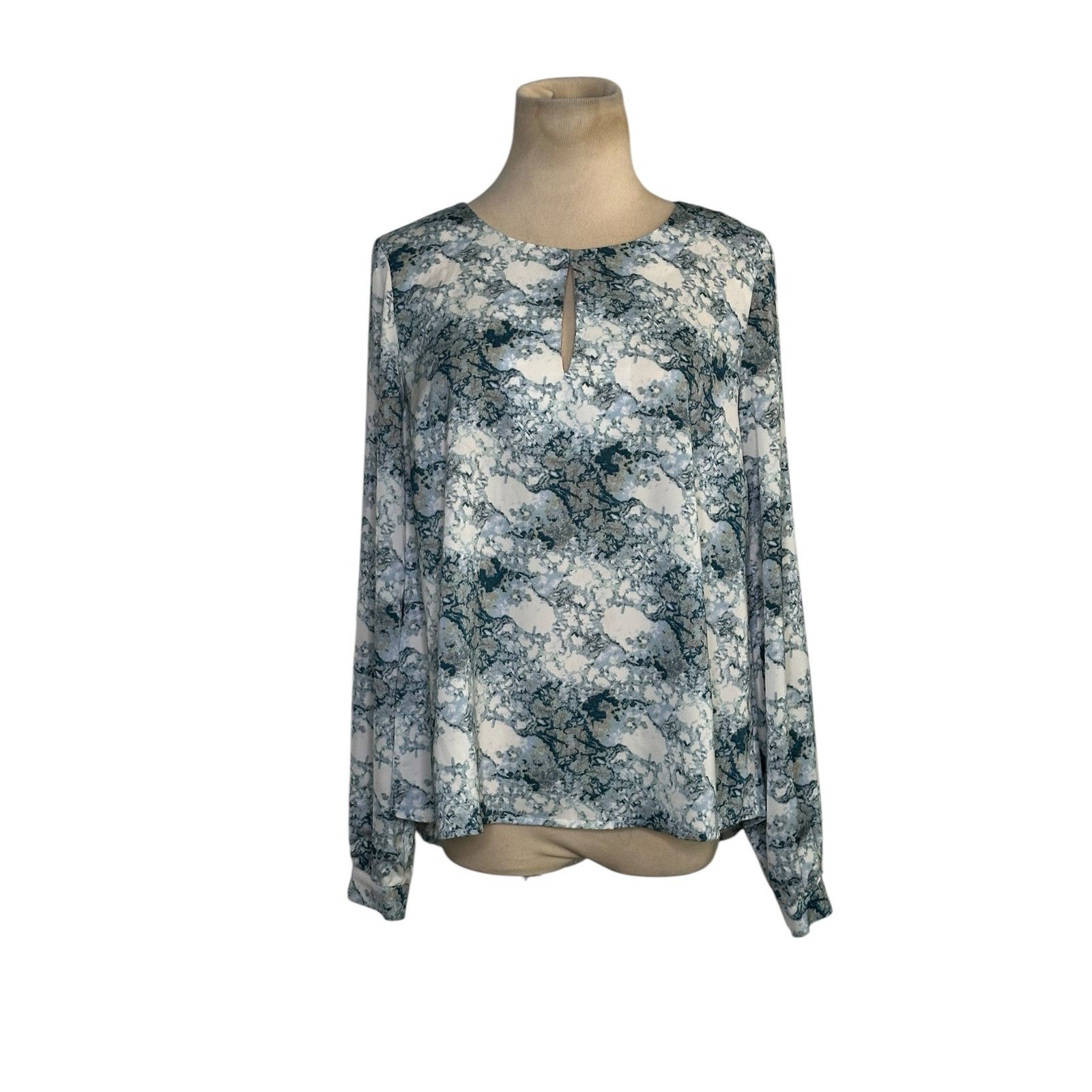 Forever 21 Forever 21 white blue long sleeves blouse size Small Size S / US 4 / IT 40 - 1 Thumbnail