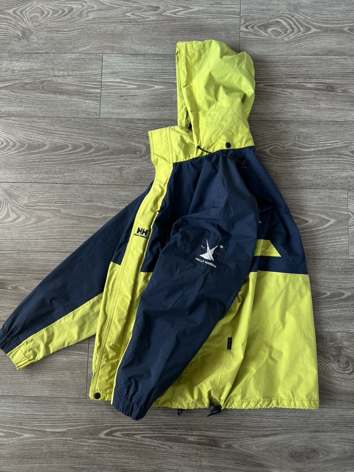 Helly Hansen × Vintage Vintage Helly Hansen Central Logo Yachting Patch Tech Jacket Size US M / EU 48-50 / 2 - 1 Thumbnail