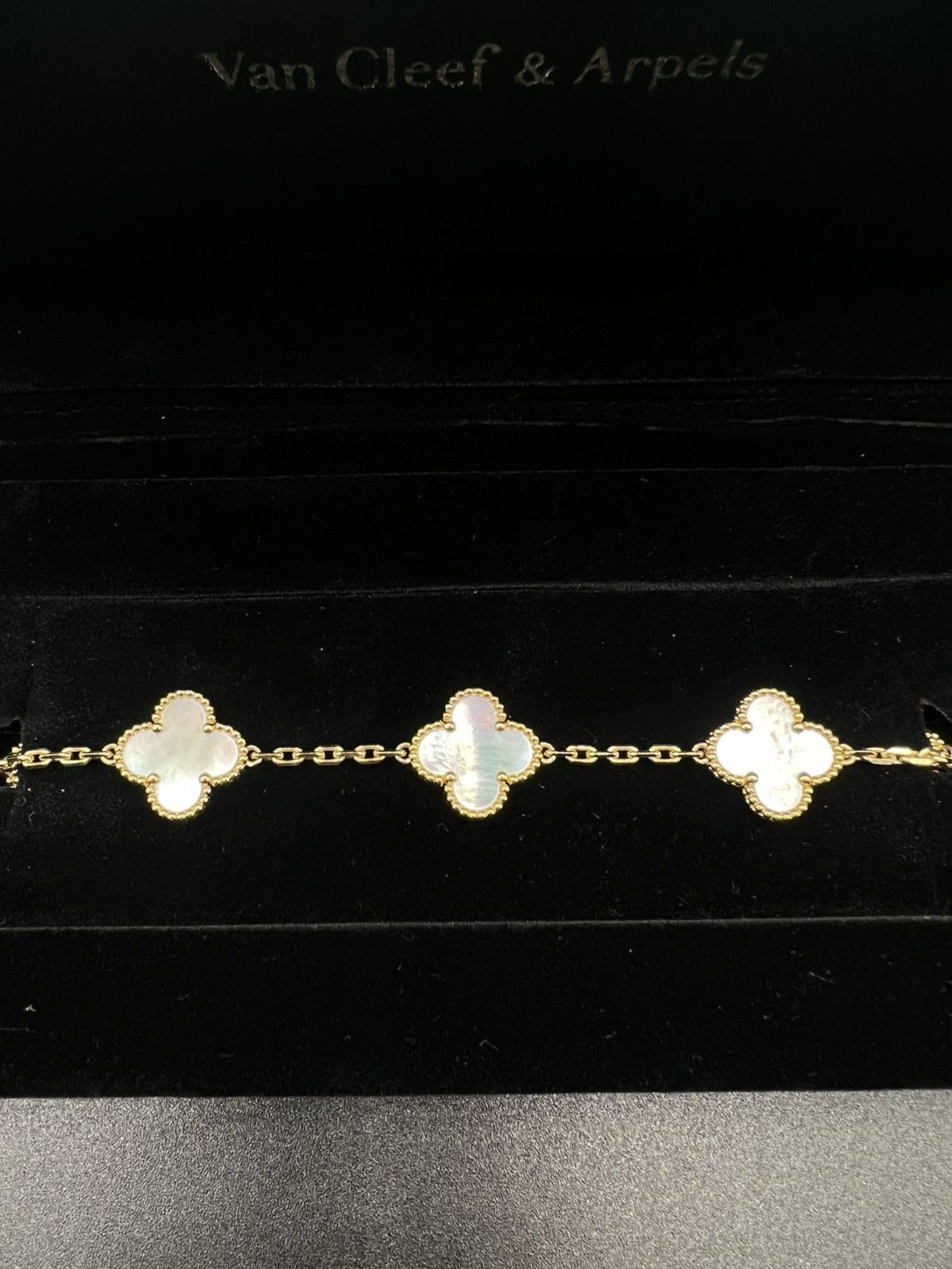 Van Cleef & Arpels Vintage Alhambra Mother of Pearl 18K 5 Motif bracelet Size ONE SIZE - 2 Thumbnail