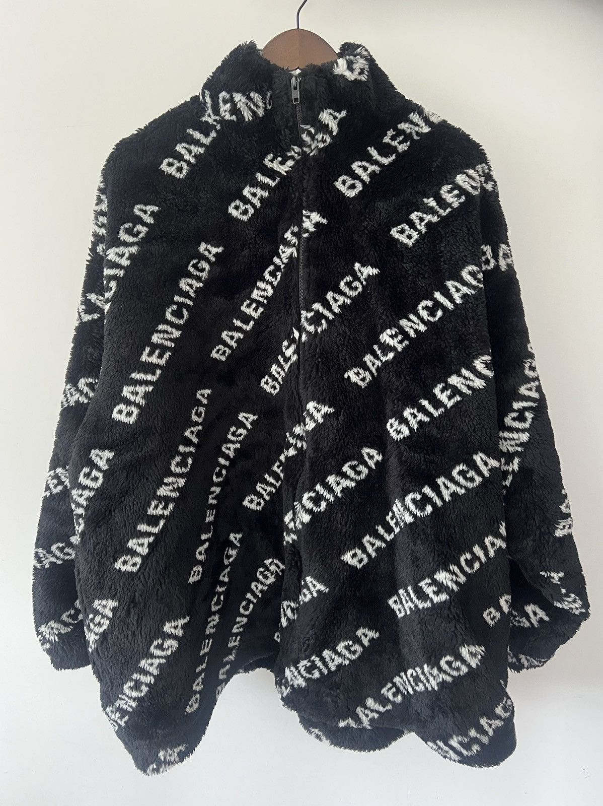 Balenciaga 🔥$4.2K VALUE🔥Balenciaga Oversized Logo Faux Fur Coat Size US M / EU 48-50 / 2 - 6 Thumbnail
