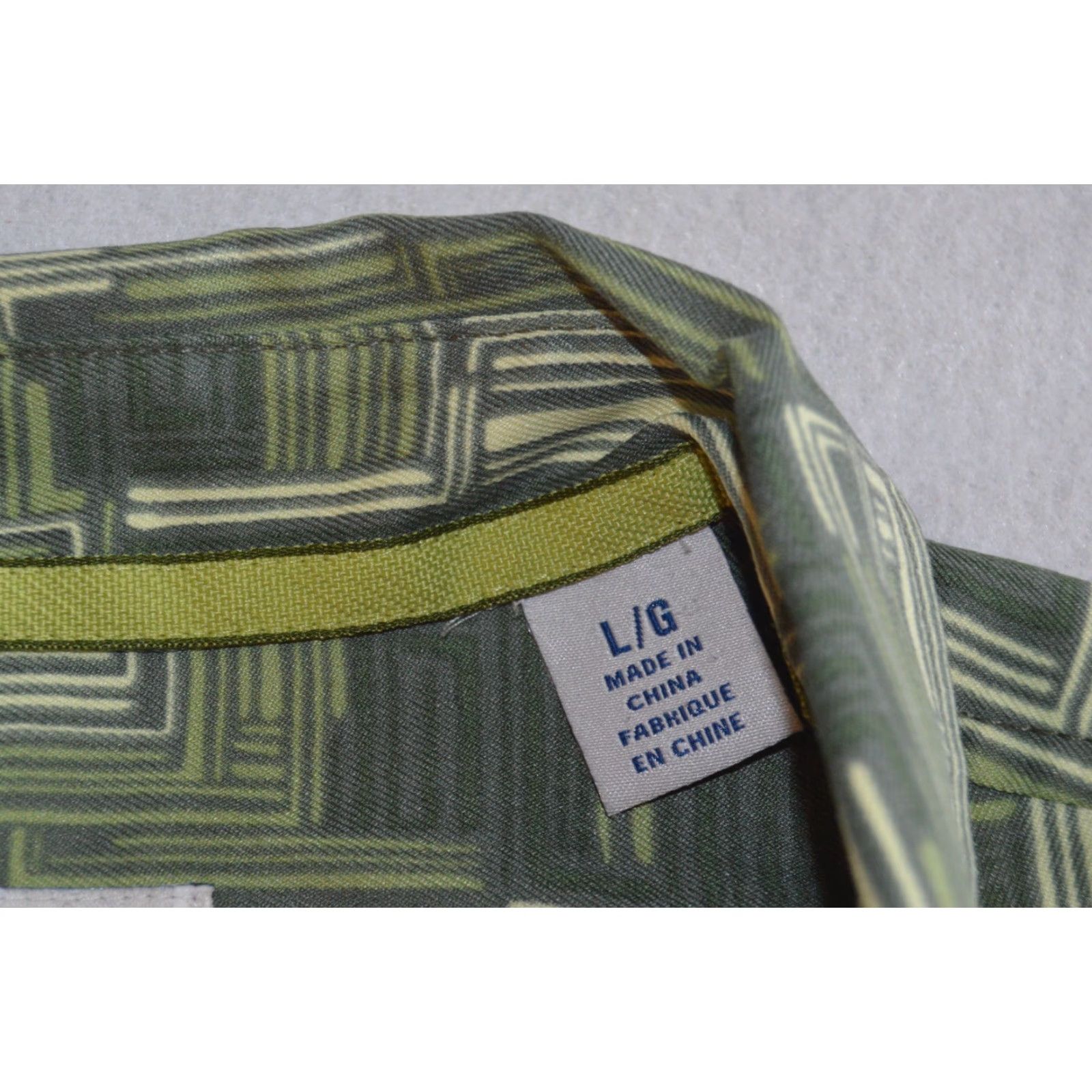 Tommy Bahama Tommy Bahama Shirt Geometric Multicolor Blue Green Silk Blend Button-Up Island Zone L Men Short Sleeve Collared Shirt Casual Size US L / EU 52-54 / 3 - 4 Thumbnail