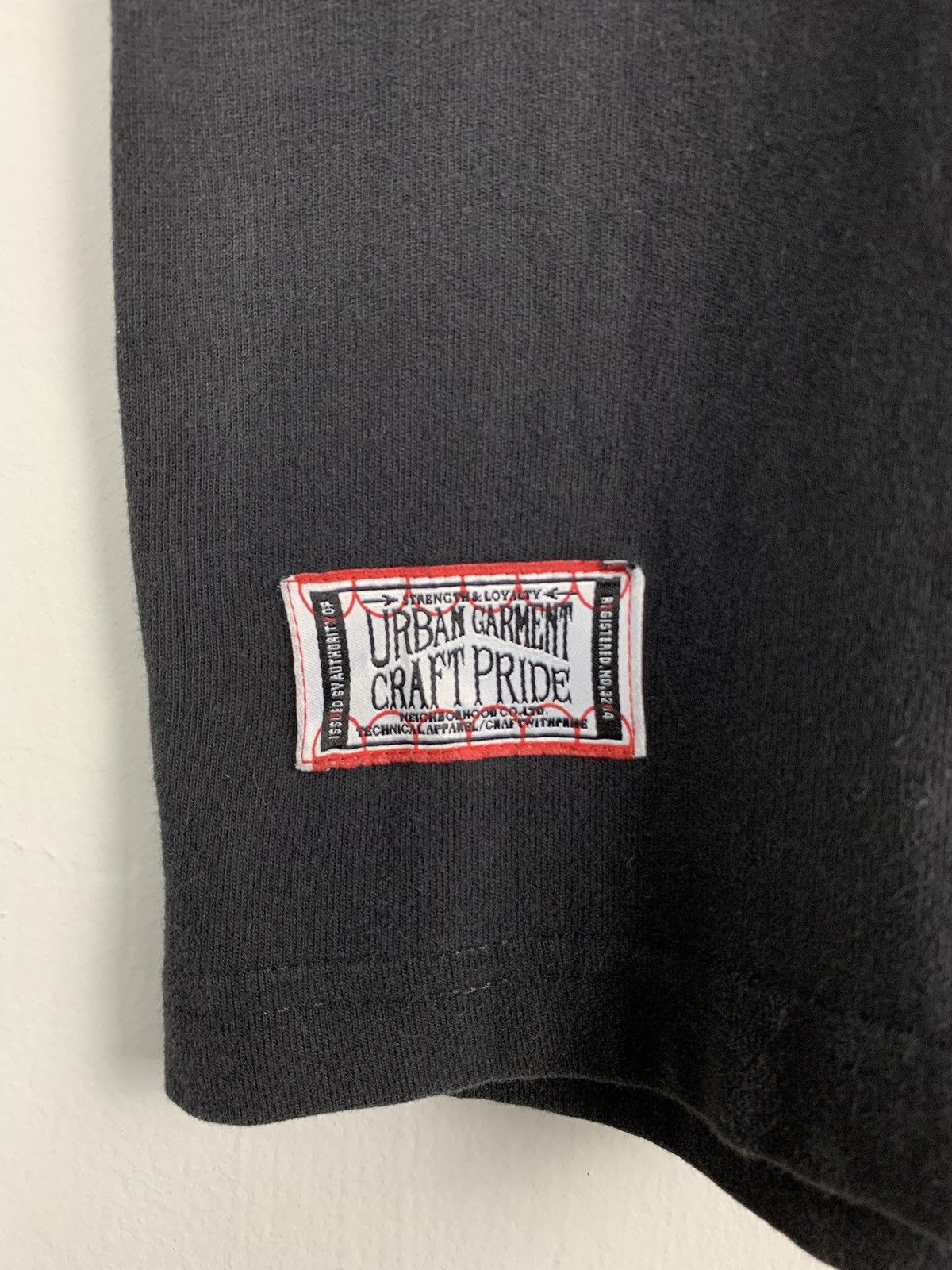 Kaws KAWS NEIGHBORHOOD ORIGINALFAKE SKULL MIDDLE FINGER SHIRT Size US S / EU 44-46 / 1 - 11 Thumbnail