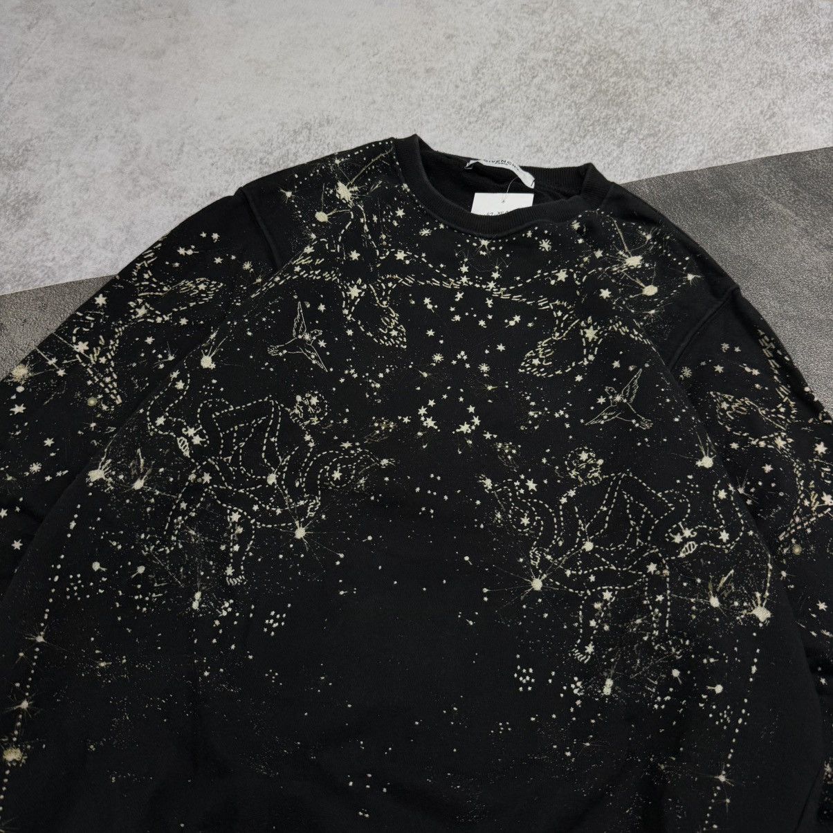 Givenchy Givenchy paris constellation black sweat Size US L / EU 52-54 / 3 - 4 Thumbnail