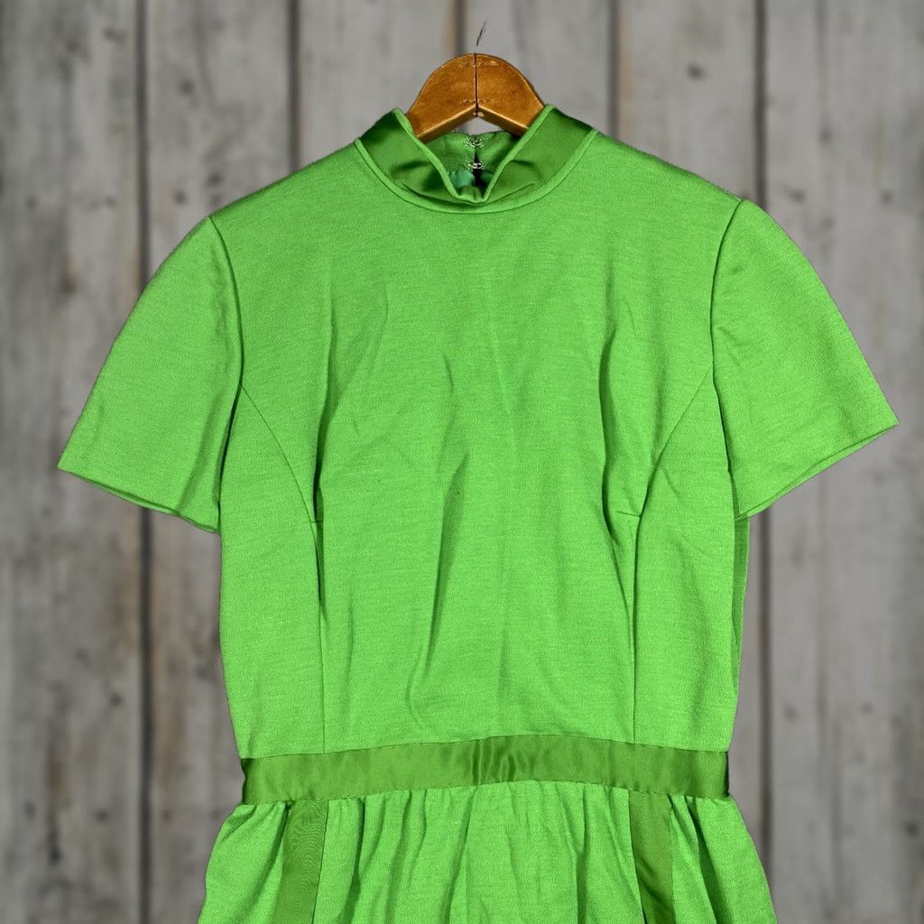 Vintage VINTAGE 60s Mod Pop Art Short Sleeve Shirt Dress Polyester Sz 14 Green Mock Neck Shirt Dress Mens Womens Girls Boys Size XL / US 12-14 / IT 48-50 - 1 Thumbnail