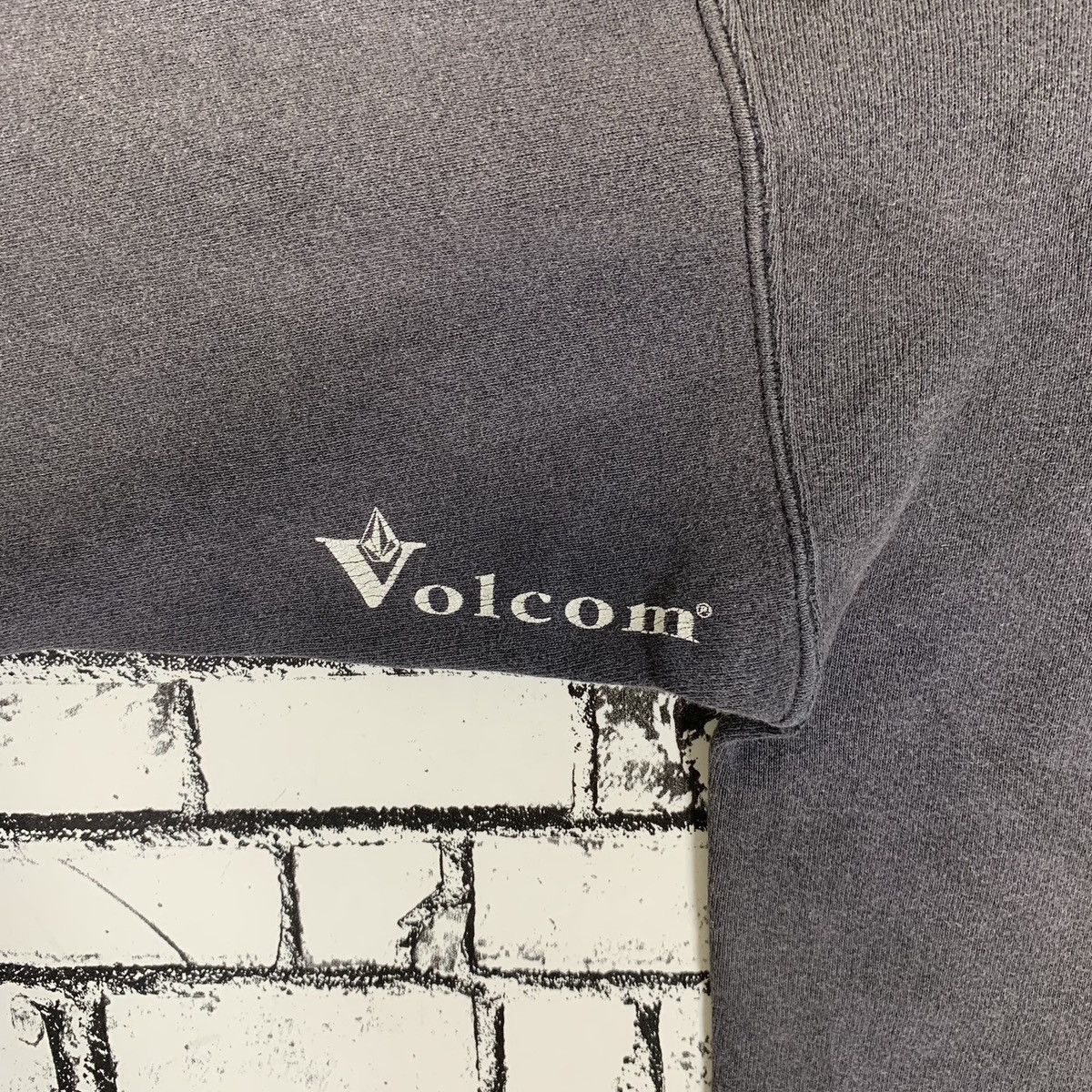 Volcom Vintage 90’s Volcom Sun Faded Sweatshirt Size US M / EU 48-50 / 2 - 10 Thumbnail
