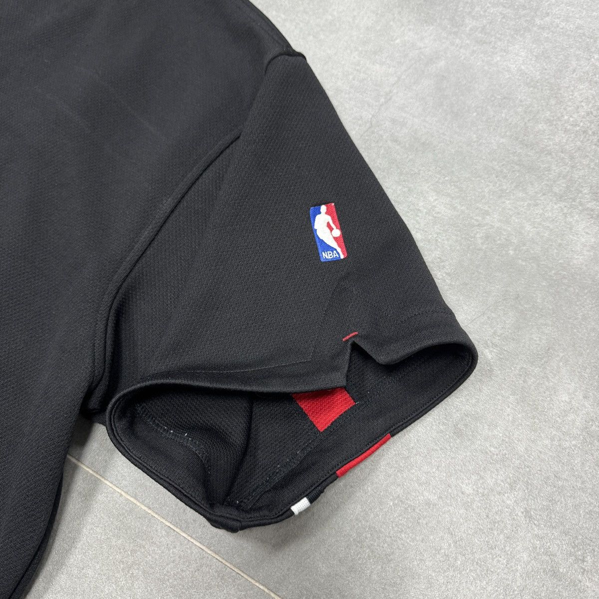 Nike Vintage Nike NBA Chicago Bulls 90s Swoosh Jersey Shirt Y2K Size US XL / EU 56 / 4 - 20 Thumbnail