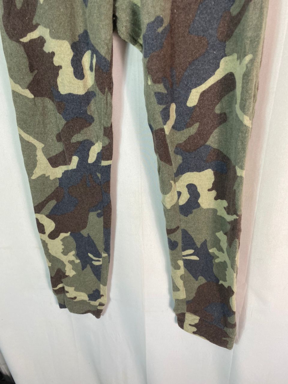 HYDROGEN Hydrogen sweat camo pants made in Italy size 34-35 Size US 34 / EU 50 - 5 Thumbnail