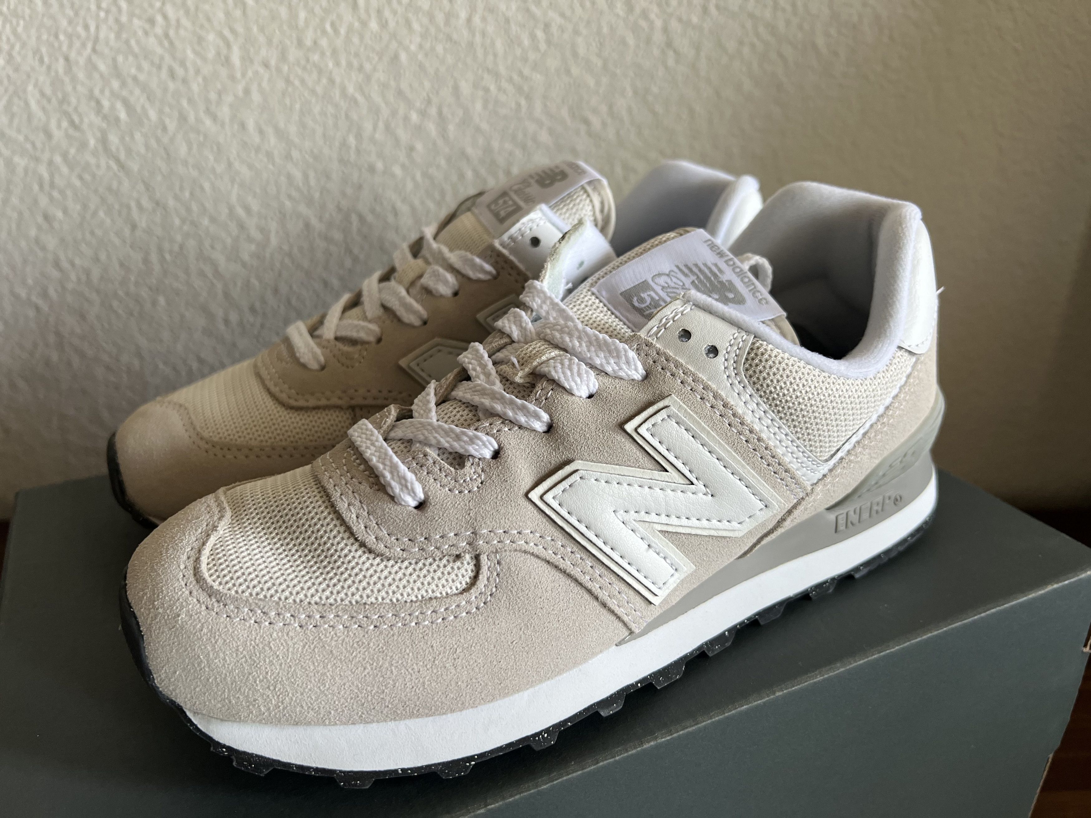 New Balance New Balance Core Classic 574 Cream Size US 6.5 / IT 36.5 - 1 Thumbnail
