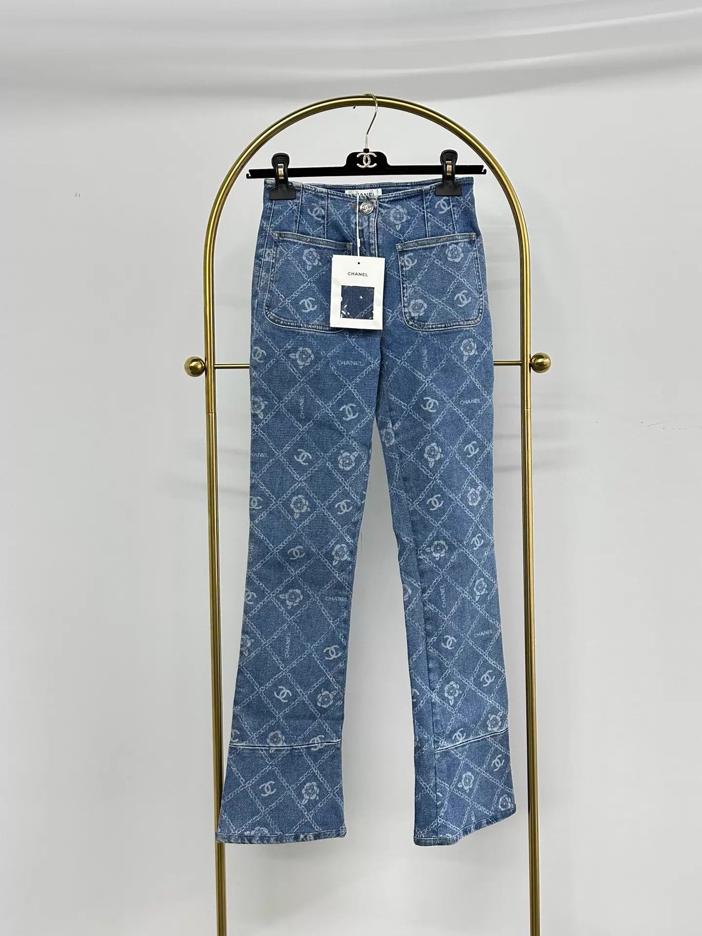Chanel Chanel 23A Camellia Flared Jeans 34 NWT Size 25" / US 0 / IT 36 - 1 Thumbnail