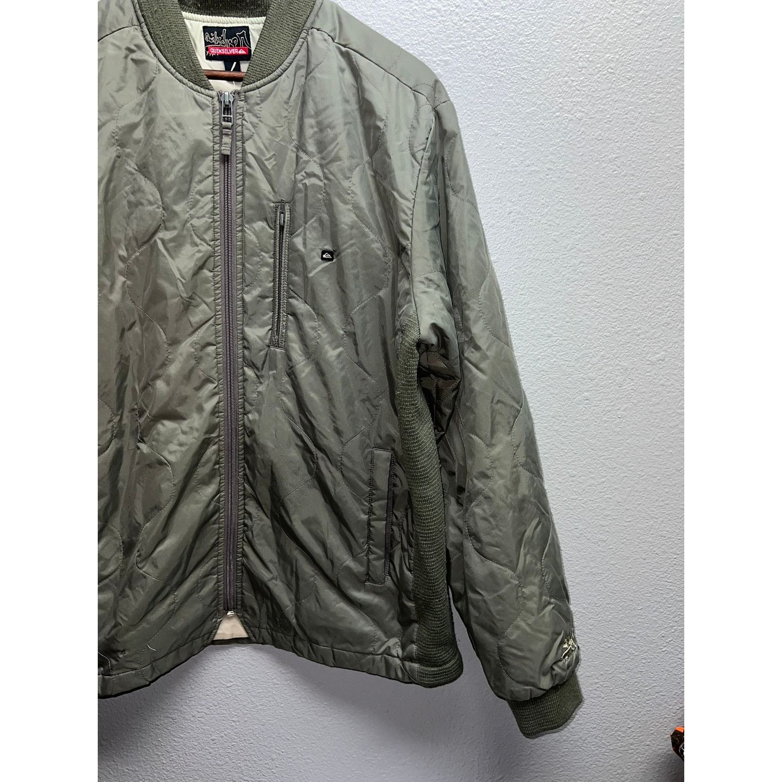 Vintage Vintage Quiksilver Bomber Jacket Quilted Green Full Zip L Size US L / EU 52-54 / 3 - 6 Thumbnail